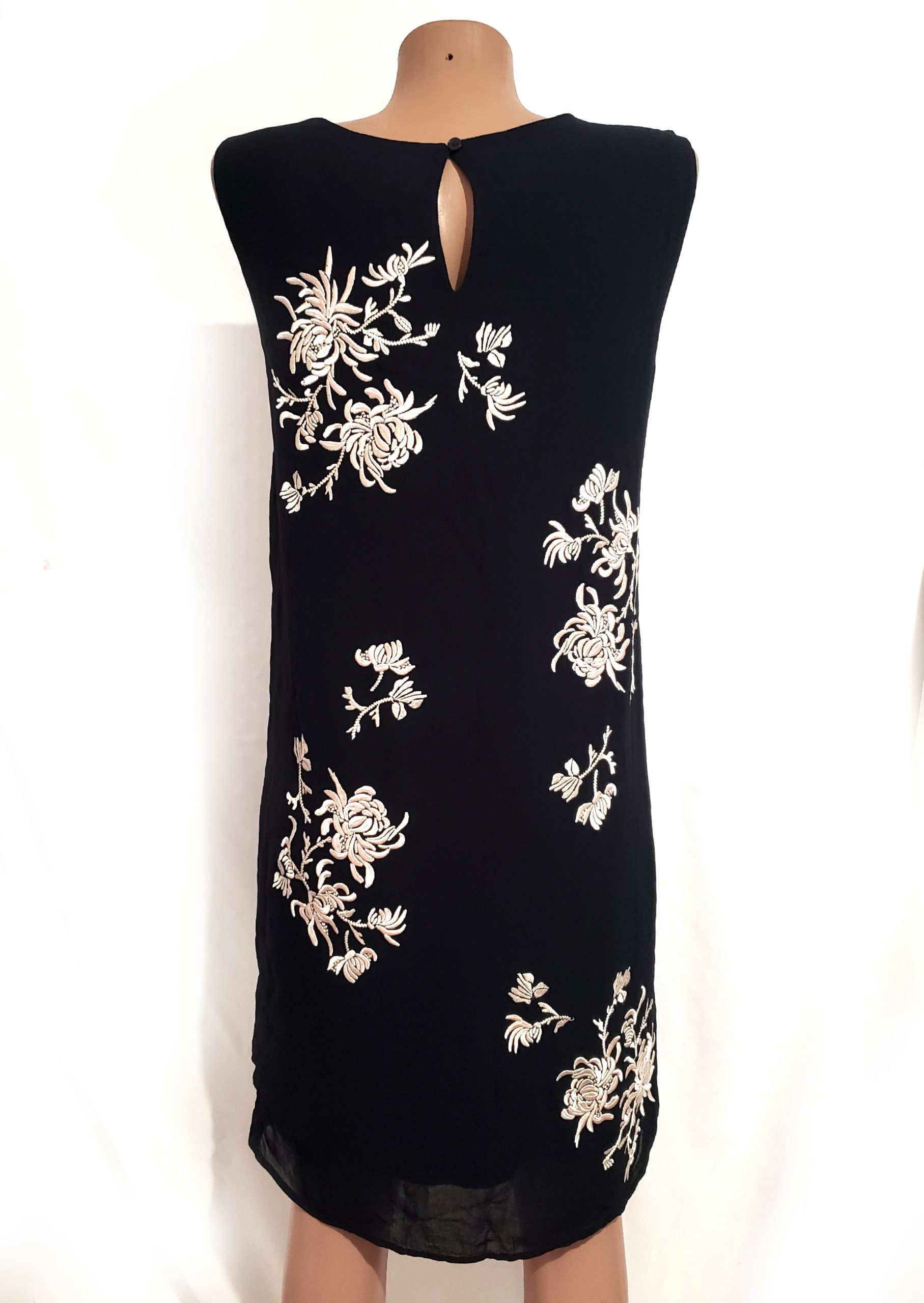 Чорна сукня з вишивкою віскоза - елегантна жіноча сукня з квітковим принтом 4 Чорна сукня з вишивкою віскоза - елегантна жіноча сукня з квітковим принтом - Зображення 4