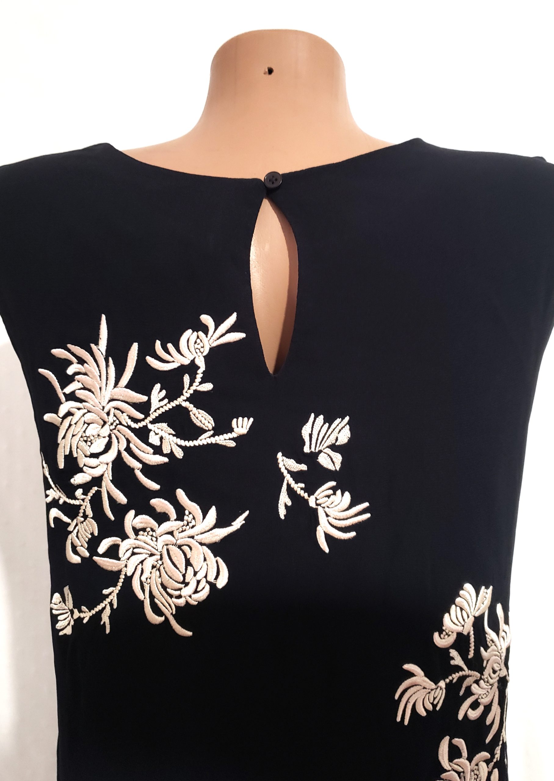 Чорна сукня з вишивкою віскоза - елегантна жіноча сукня з квітковим принтом 3 Чорна сукня з вишивкою віскоза - елегантна жіноча сукня з квітковим принтом - Зображення 3