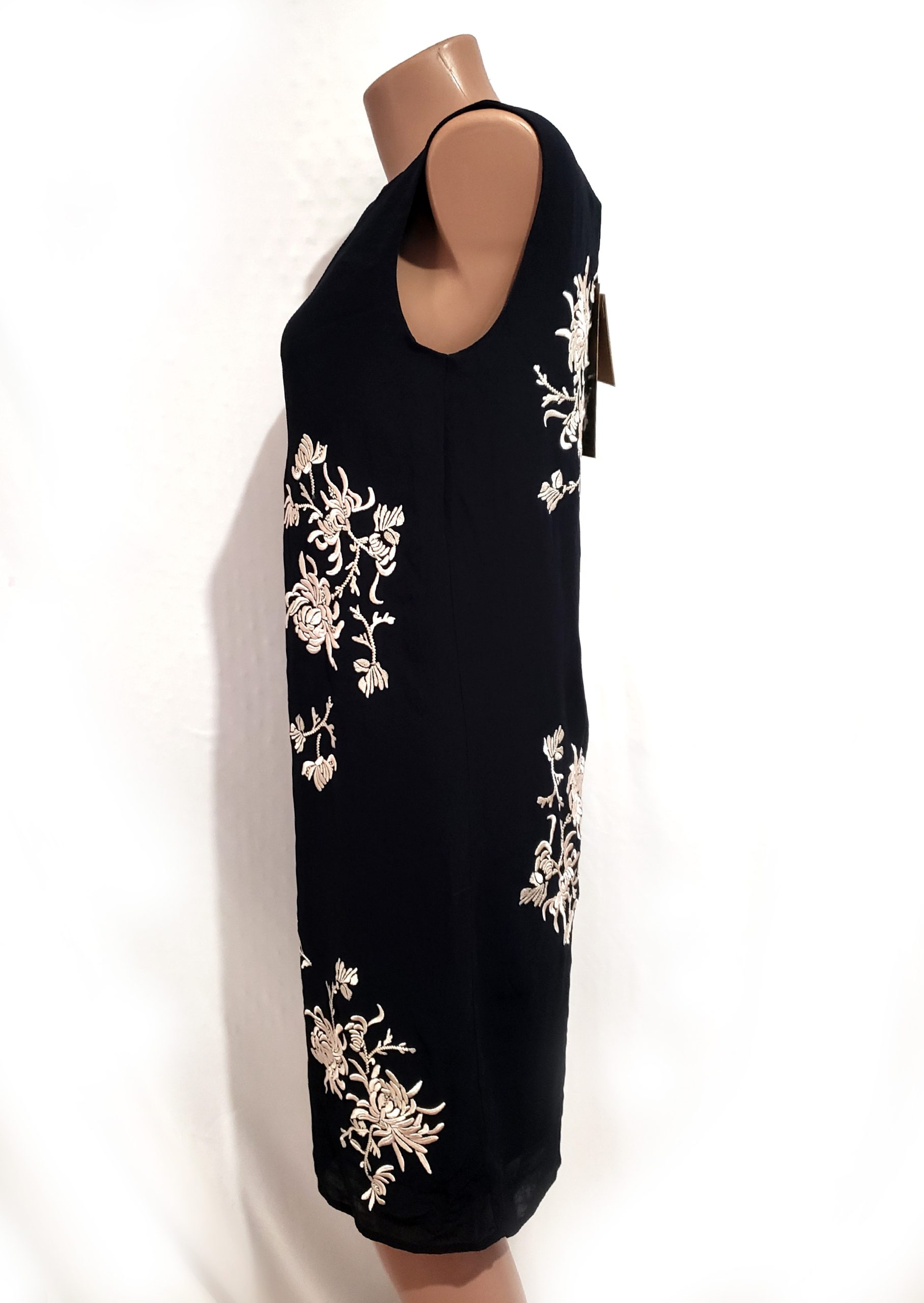 Чорна сукня з вишивкою віскоза - елегантна жіноча сукня з квітковим принтом 6 Чорна сукня з вишивкою віскоза - елегантна жіноча сукня з квітковим принтом - Зображення 6