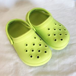 Стильні зелені дитячі сабо - модне літнє взуття розмір 24, елегантний дизайн