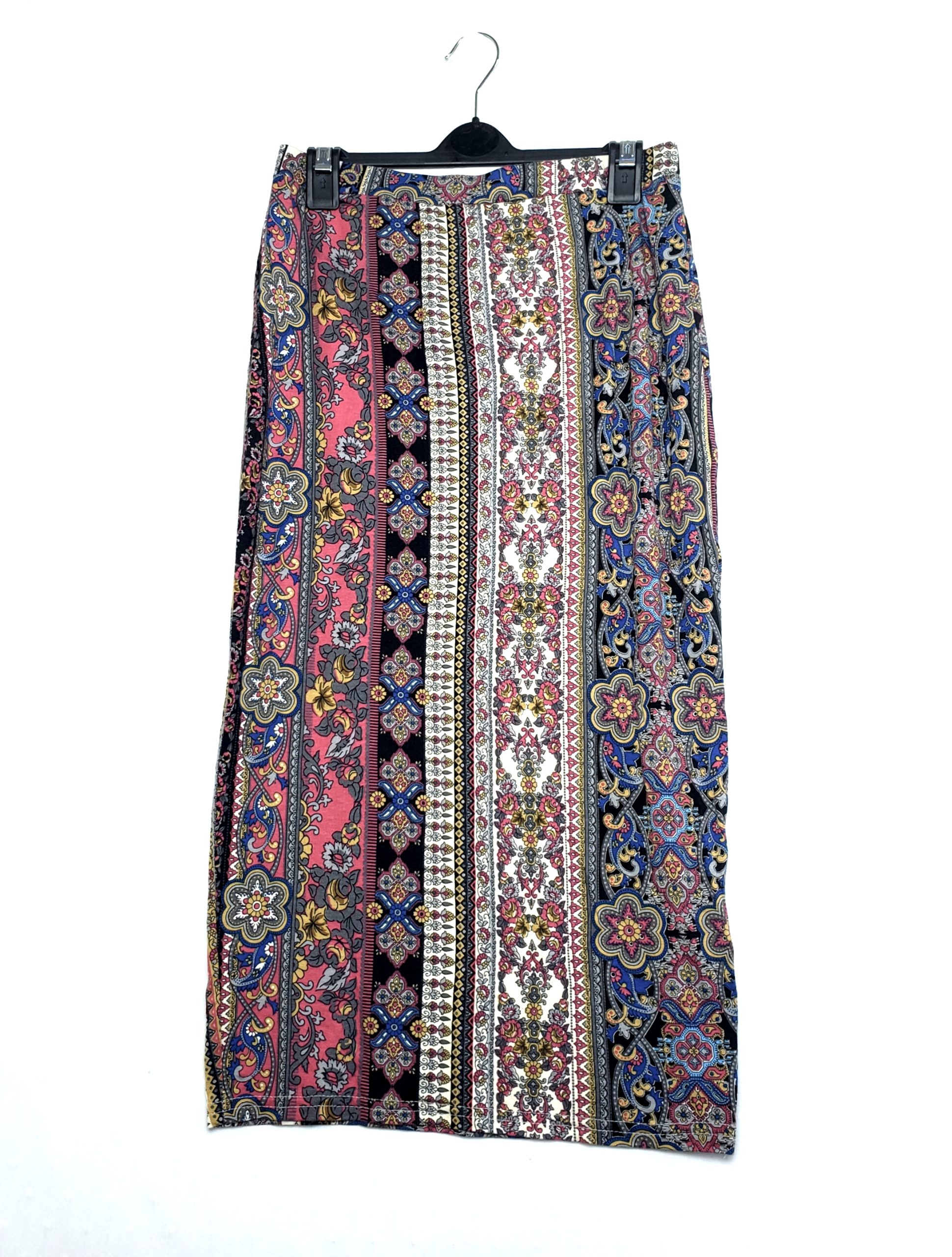 Стильна Віскозна Спідниця з Етнічним Принтом - Модний Тренд 2025 | Елегантна Різноколірна Спідниця 1 Стильна Віскозна Спідниця з Етнічним Принтом - Модний Тренд 2025 | Елегантна Різноколірна Спідниця