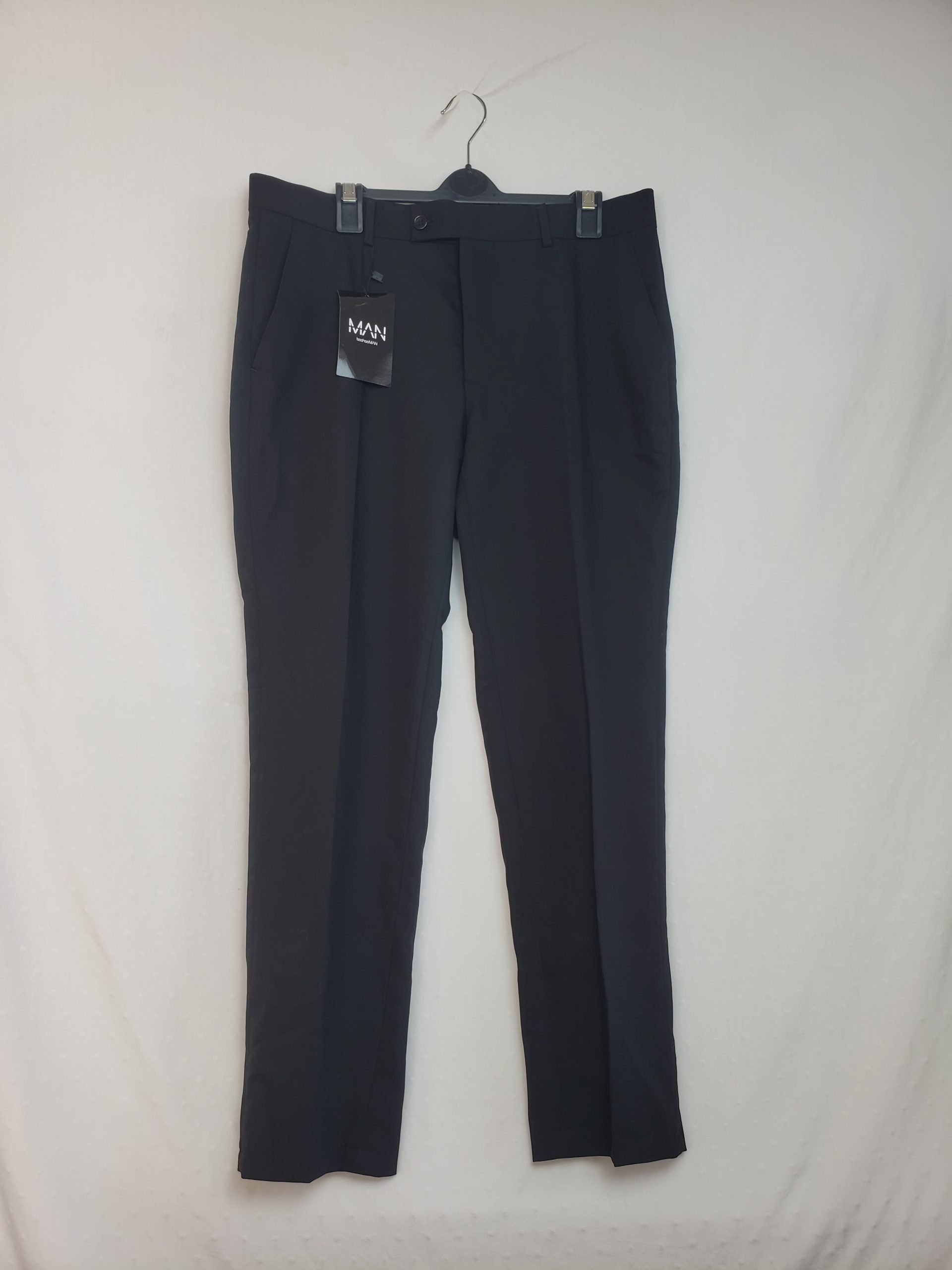 Чорні класичні брюки для офісу та повсякденного носіння - універсальний стиль на кожен день 1 Чорні класичні брюки для офісу та повсякденного носіння - універсальний стиль на кожен день