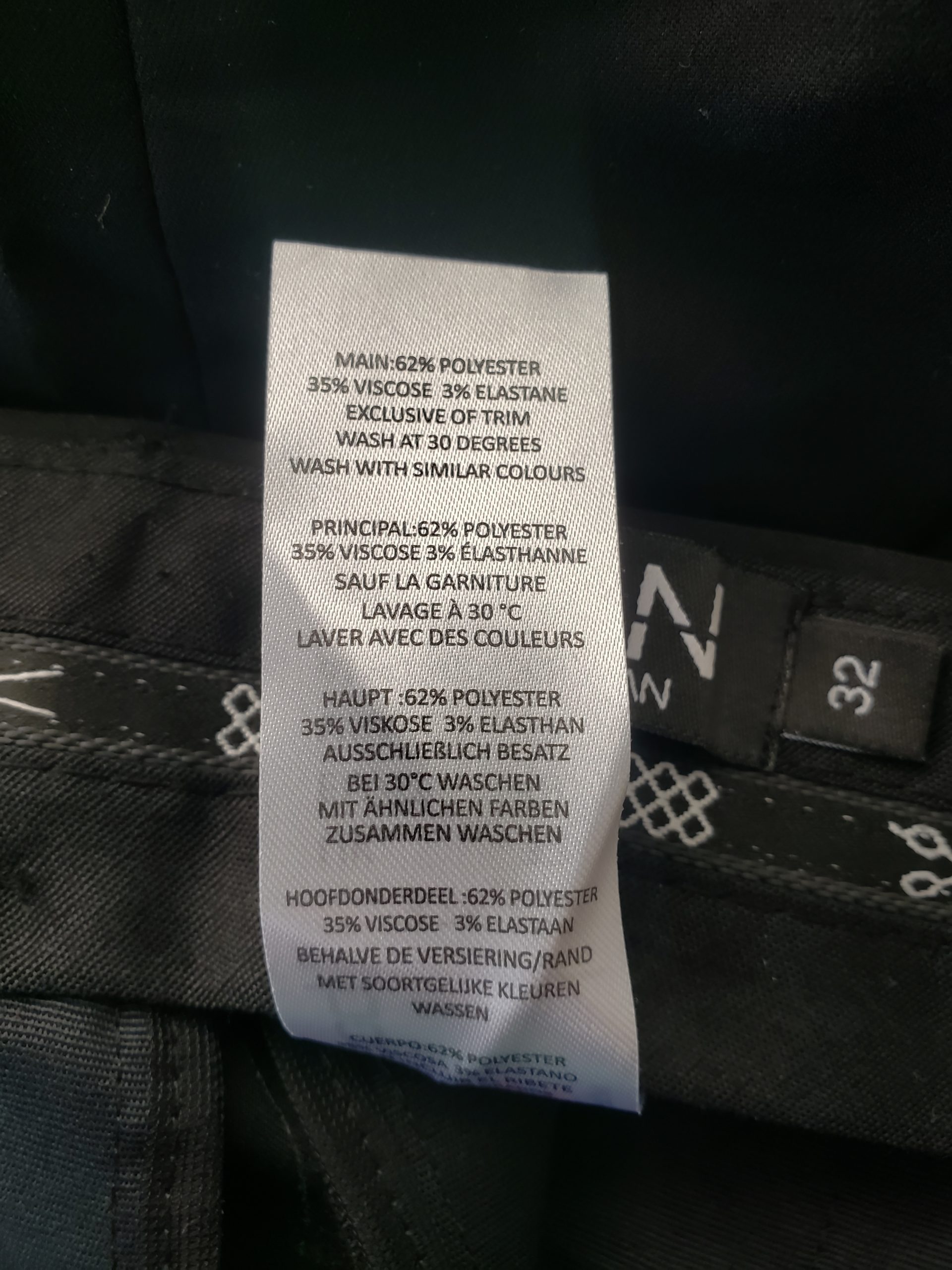 Чорні класичні брюки для офісу та повсякденного носіння - універсальний стиль на кожен день 7 Чорні класичні брюки для офісу та повсякденного носіння - універсальний стиль на кожен день - Зображення 7