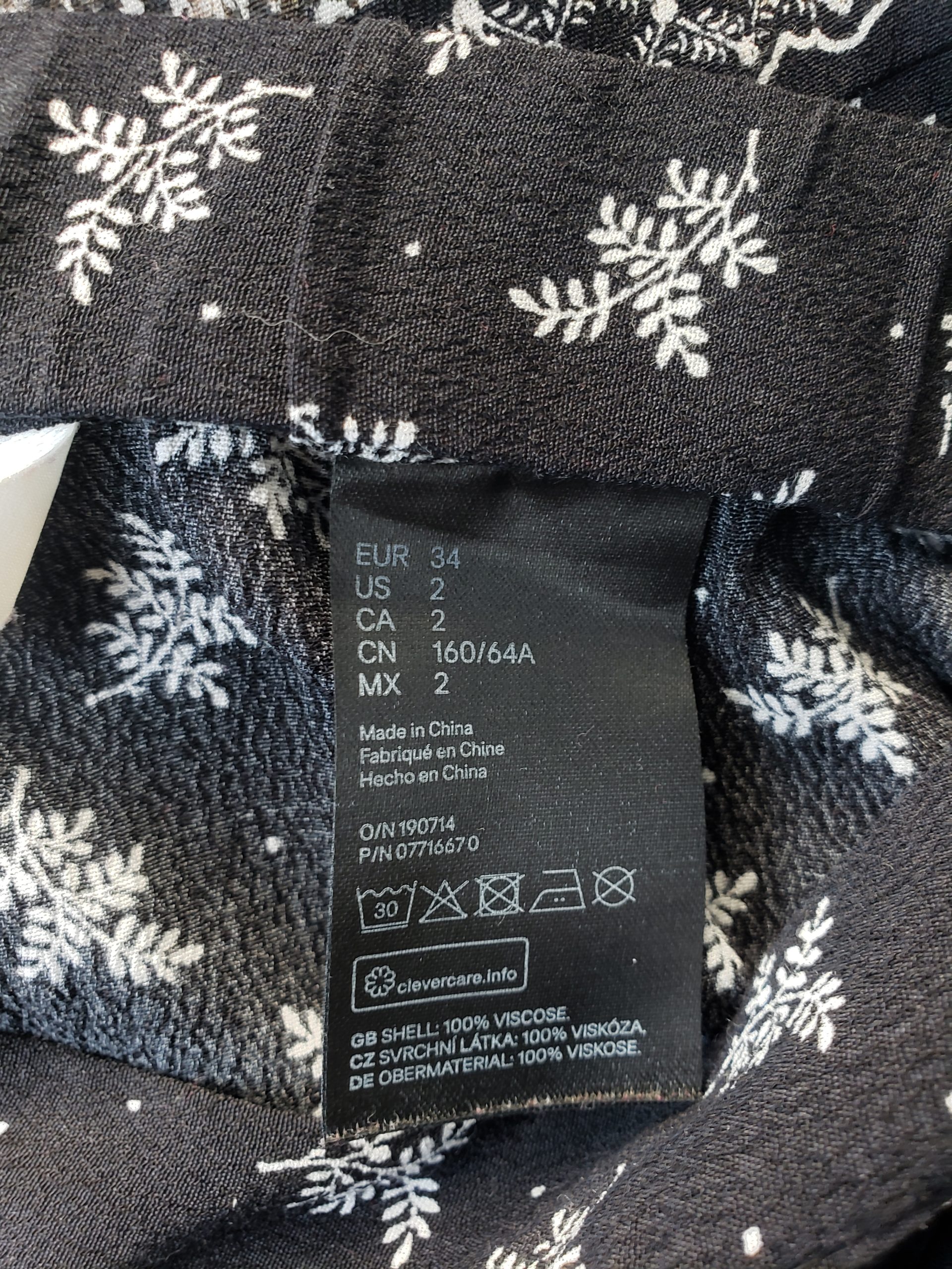 Стильна чорна спідниця з принтом - елегантний тренд для модного образу 5 Стильна чорна спідниця з принтом - елегантний тренд для модного образу - Зображення 5