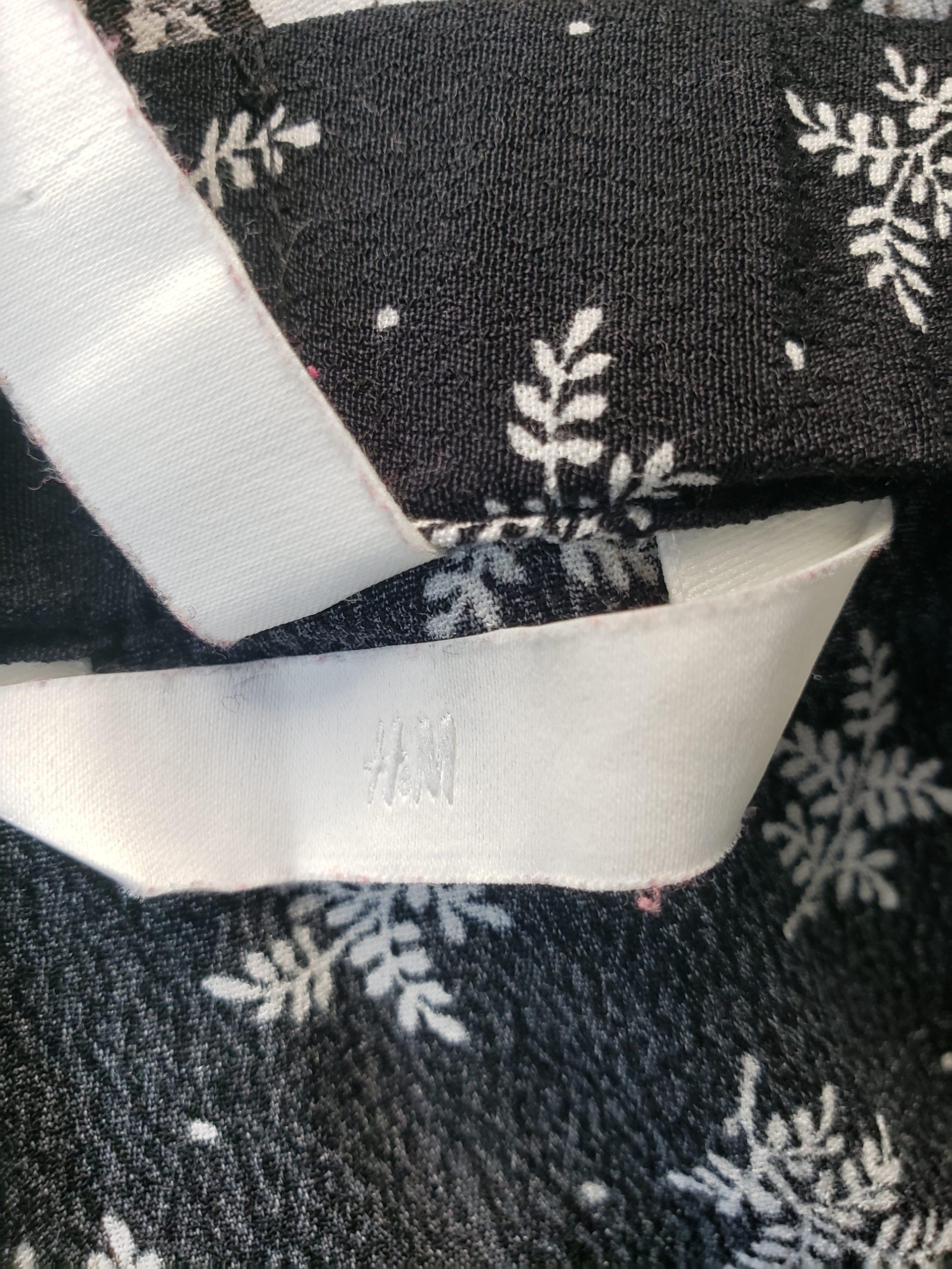 Стильна чорна спідниця з принтом - елегантний тренд для модного образу 3 Стильна чорна спідниця з принтом - елегантний тренд для модного образу - Зображення 3