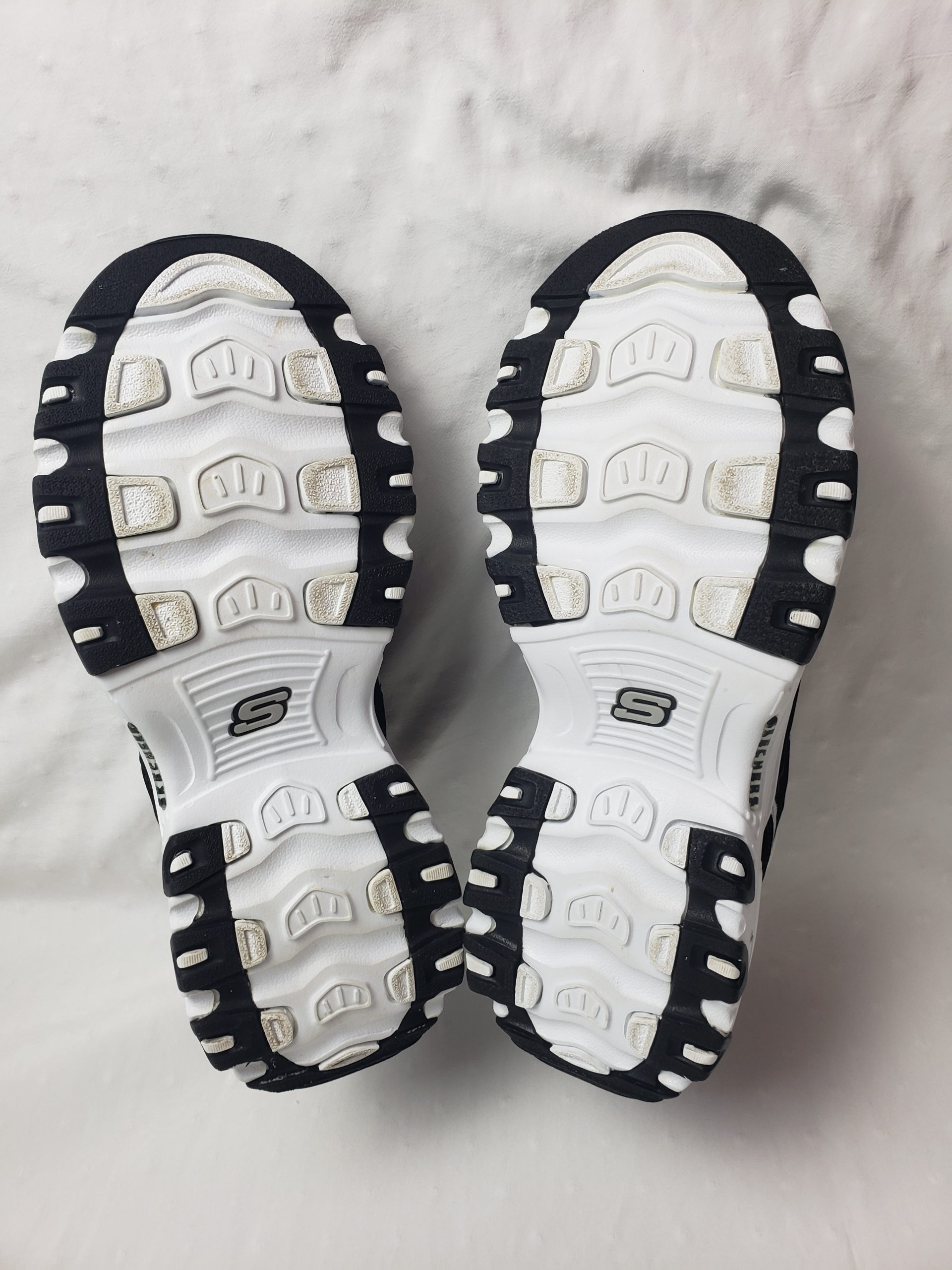 Чорно-білі Кросівки Skechers 42 Розмір - Всесезонне Взуття для Активного Життя 6 Чорно-білі Кросівки Skechers 42 Розмір - Всесезонне Взуття для Активного Життя - Зображення 6