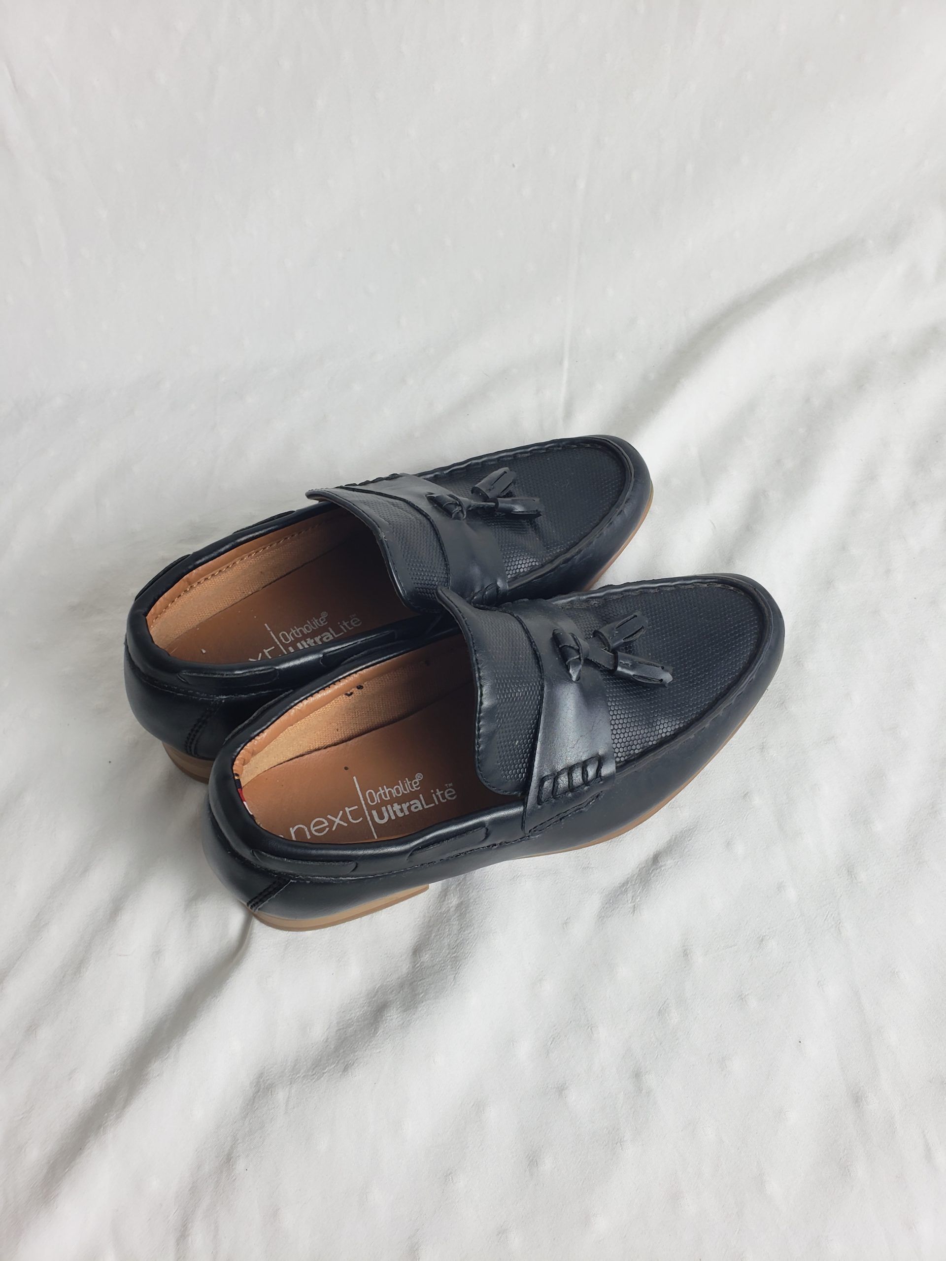 Стильні чорні лофери з китицями - елегантне взуття для модного осіннього образу 9 Стильні чорні лофери з китицями - елегантне взуття для модного осіннього образу - Зображення 9