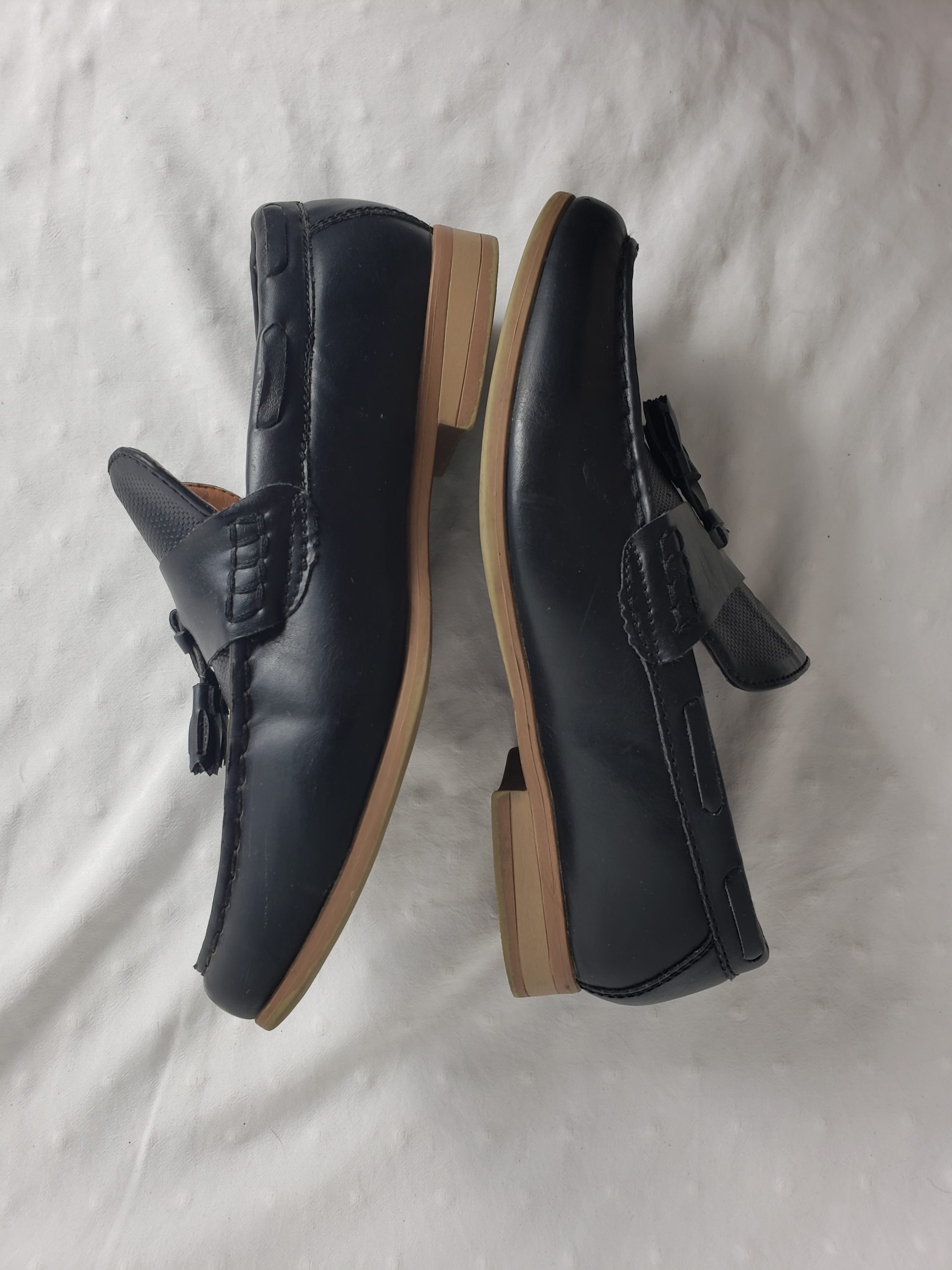 Стильні чорні лофери з китицями - елегантне взуття для модного осіннього образу 2 Стильні чорні лофери з китицями - елегантне взуття для модного осіннього образу - Зображення 2