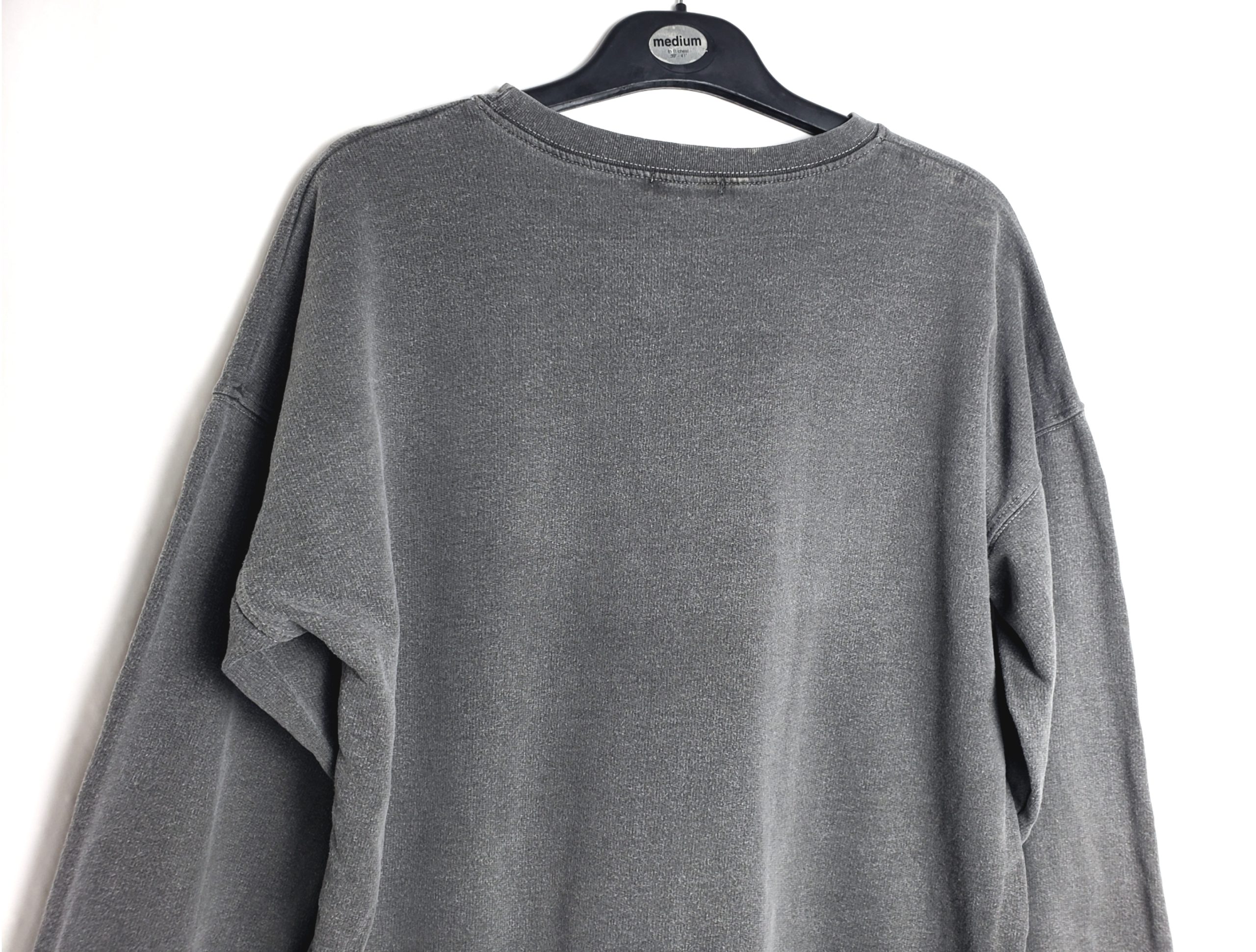 Стильний сірий світшот PrettyLittleThing - елегантний модний одяг у ідеальному стані 3 Стильний сірий світшот PrettyLittleThing - елегантний модний одяг у ідеальному стані - Зображення 3