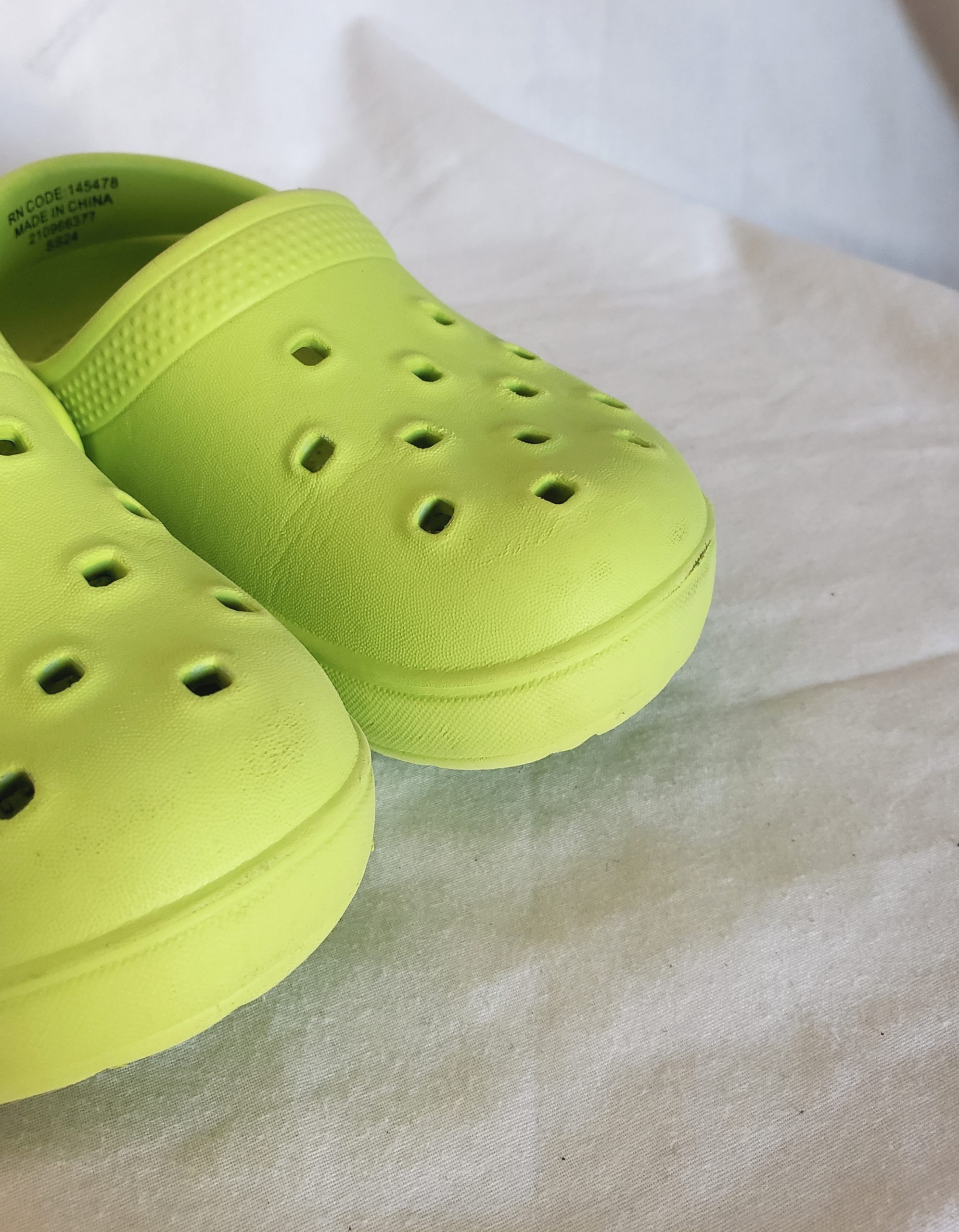 Стильні зелені дитячі сабо - модне літнє взуття розмір 24, елегантний дизайн 2 Стильні зелені дитячі сабо - модне літнє взуття розмір 24, елегантний дизайн - Зображення 2