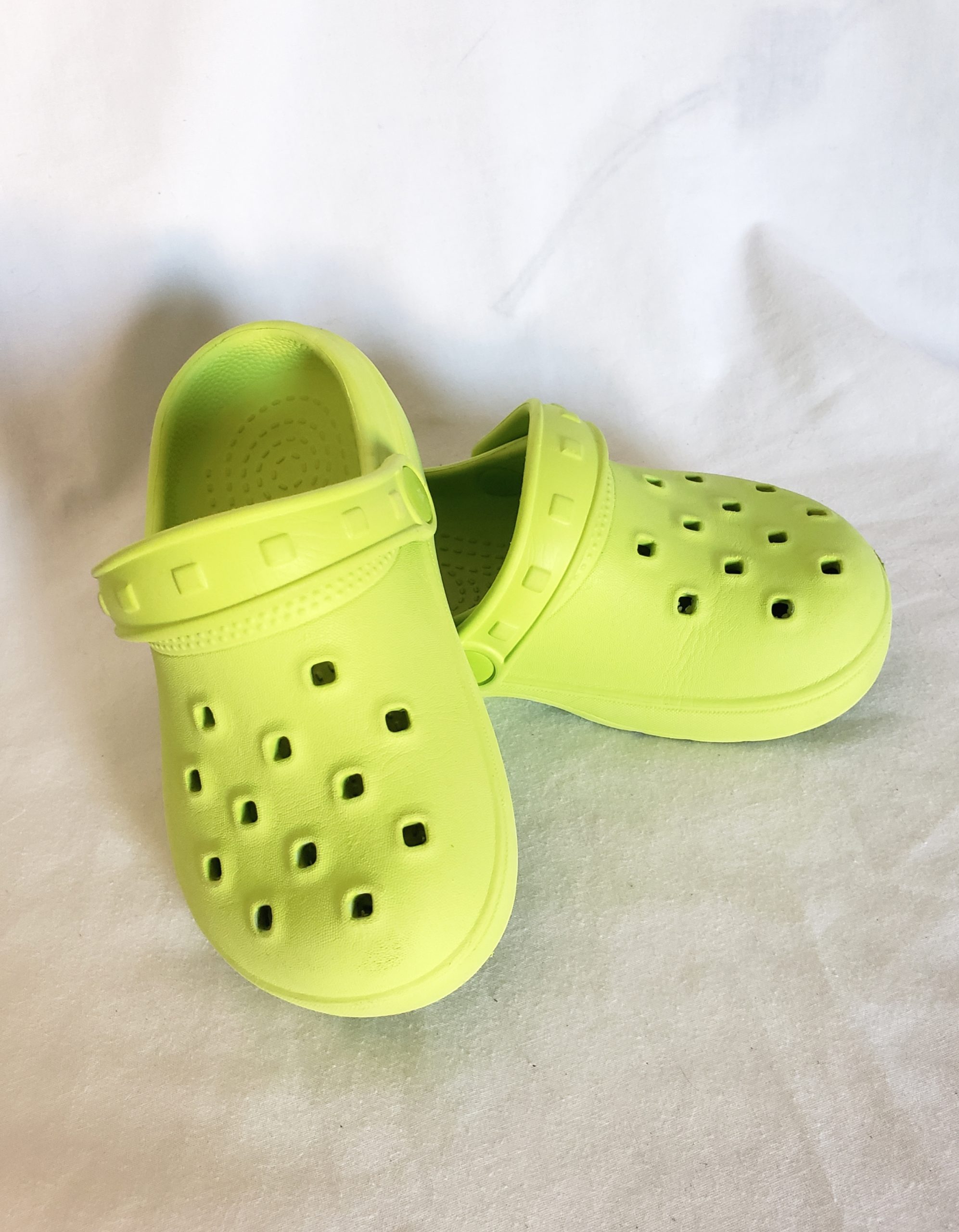 Стильні зелені дитячі сабо - модне літнє взуття розмір 24, елегантний дизайн 3 Стильні зелені дитячі сабо - модне літнє взуття розмір 24, елегантний дизайн - Зображення 3
