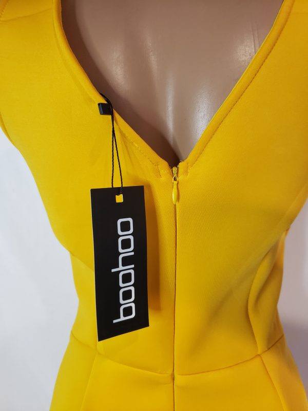 Стильна жовта сукня Boohoo - елегантний модний тренд 2024 - Жовтий, розмір 46 - Зображення 15