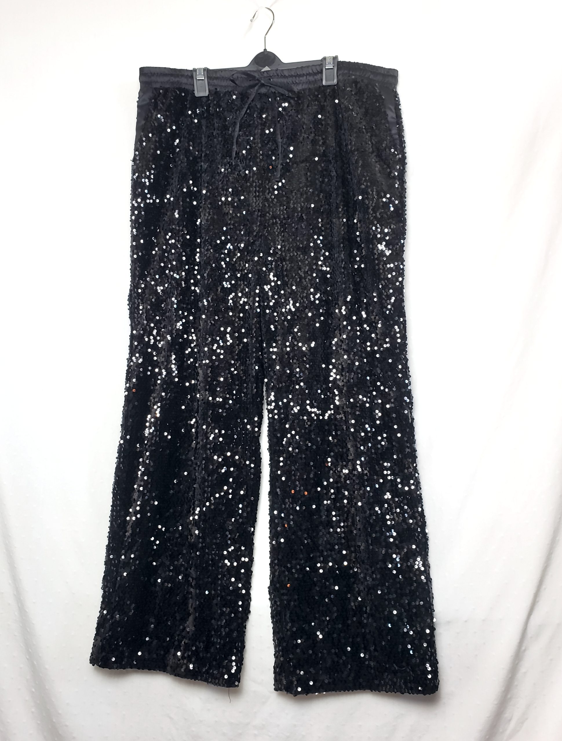 Стильні чорні штани з пайєтками - елегантний блискучий одяг для модних жінок 1 Стильні чорні штани з пайєтками - елегантний блискучий одяг для модних жінок