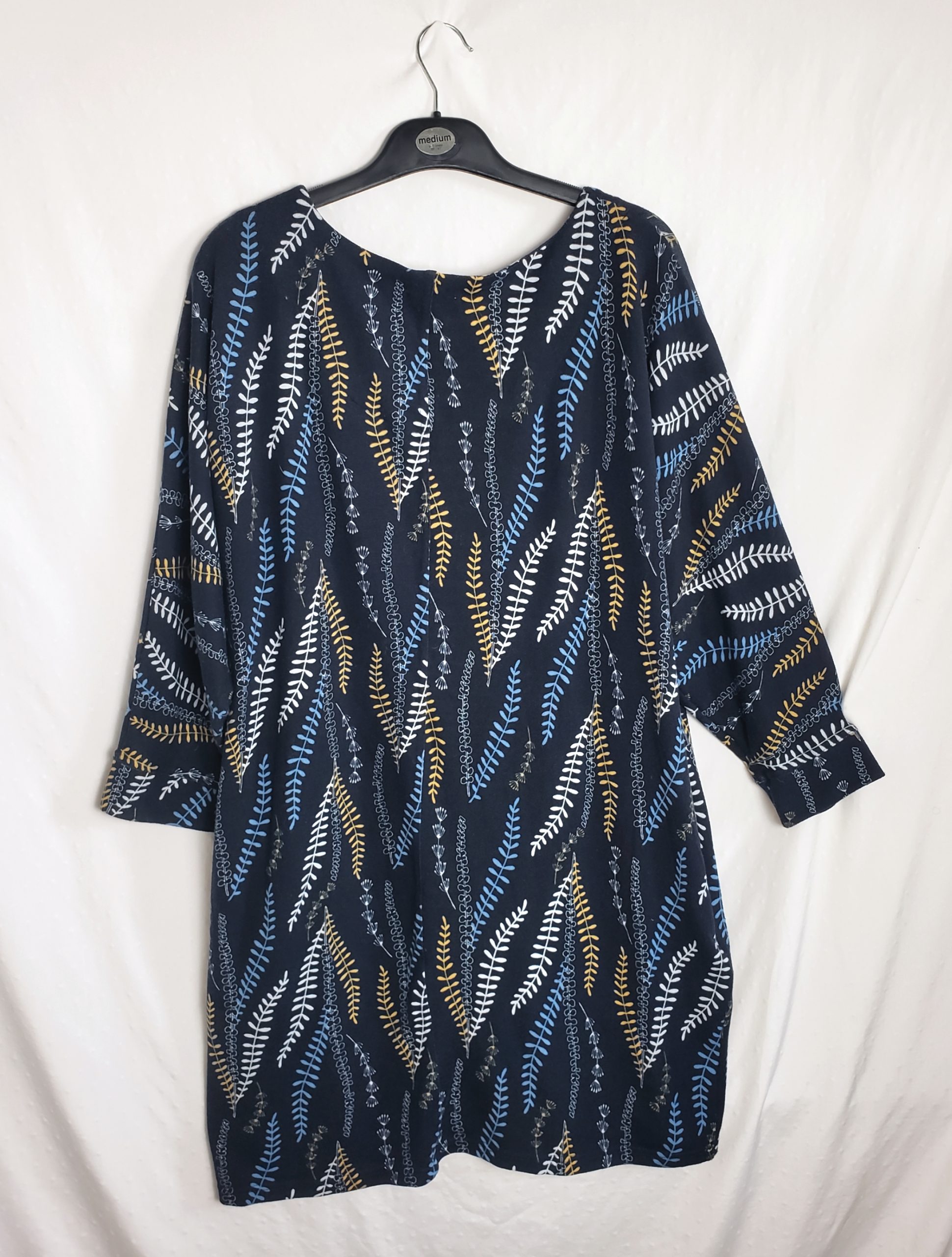 Синя сукня XL з рослинним принтом - вживаний одяг з поліестеру в ідеальному стані 2 Синя сукня XL з рослинним принтом - вживаний одяг з поліестеру в ідеальному стані - Зображення 2