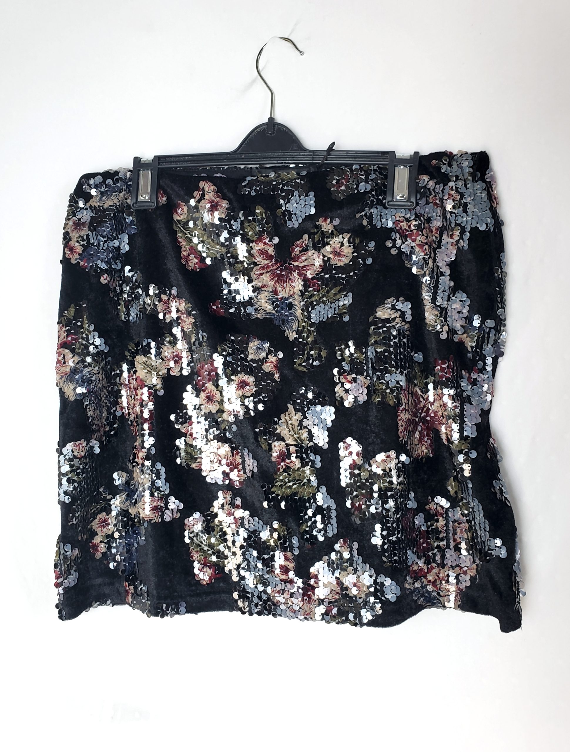 Чорна спідниця з паєтками та квітковою вишивкою Bebe Plus - святкова спідниця для особливих випадків розмір L 1 Чорна спідниця з паєтками та квітковою вишивкою Bebe Plus - святкова спідниця для особливих випадків розмір L