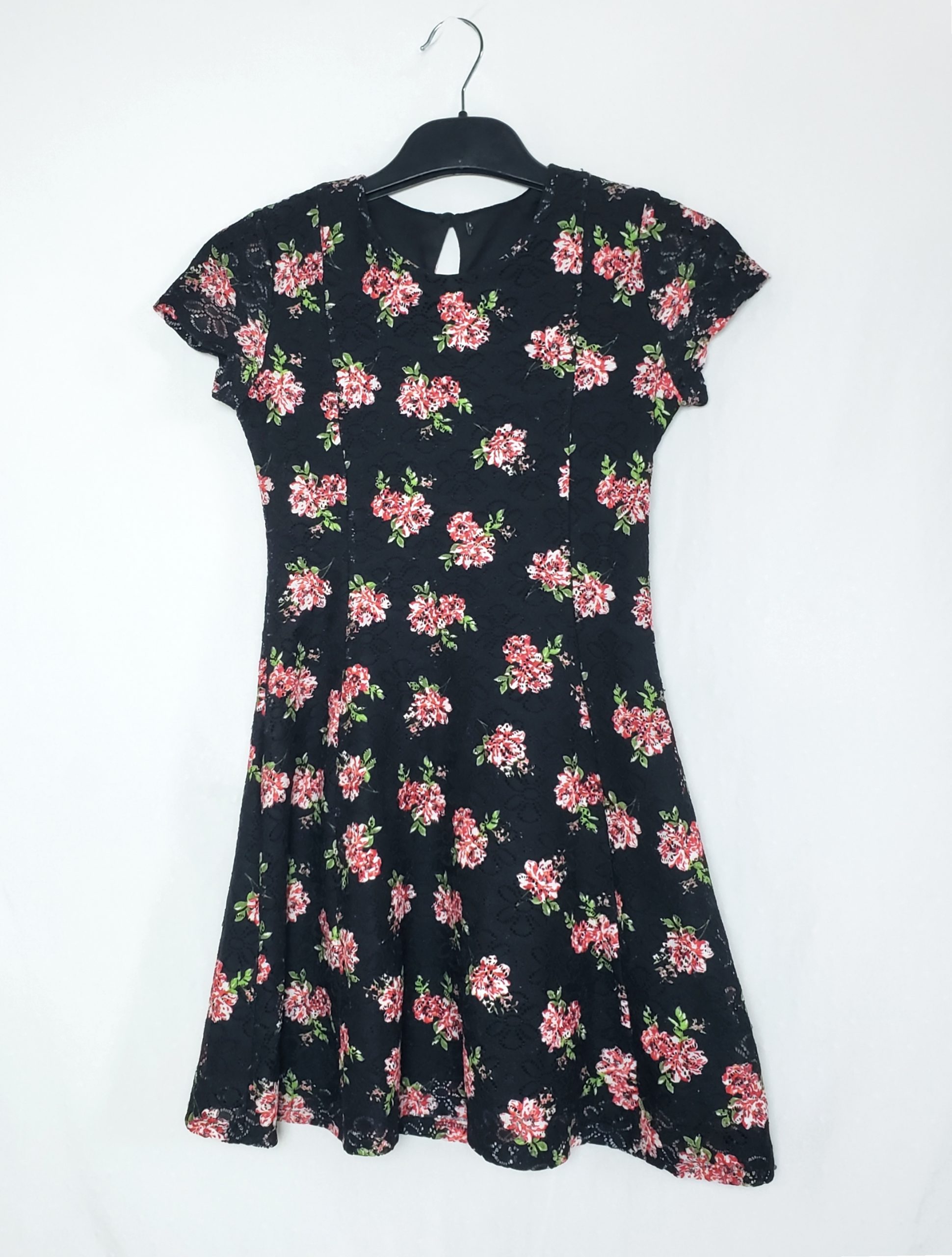 Чорна сукня з квітковим принтом для дівчинки 11-12 років - стильний одяг на кожен день та свята 1 Чорна сукня з квітковим принтом для дівчинки 11-12 років - стильний одяг на кожен день та свята