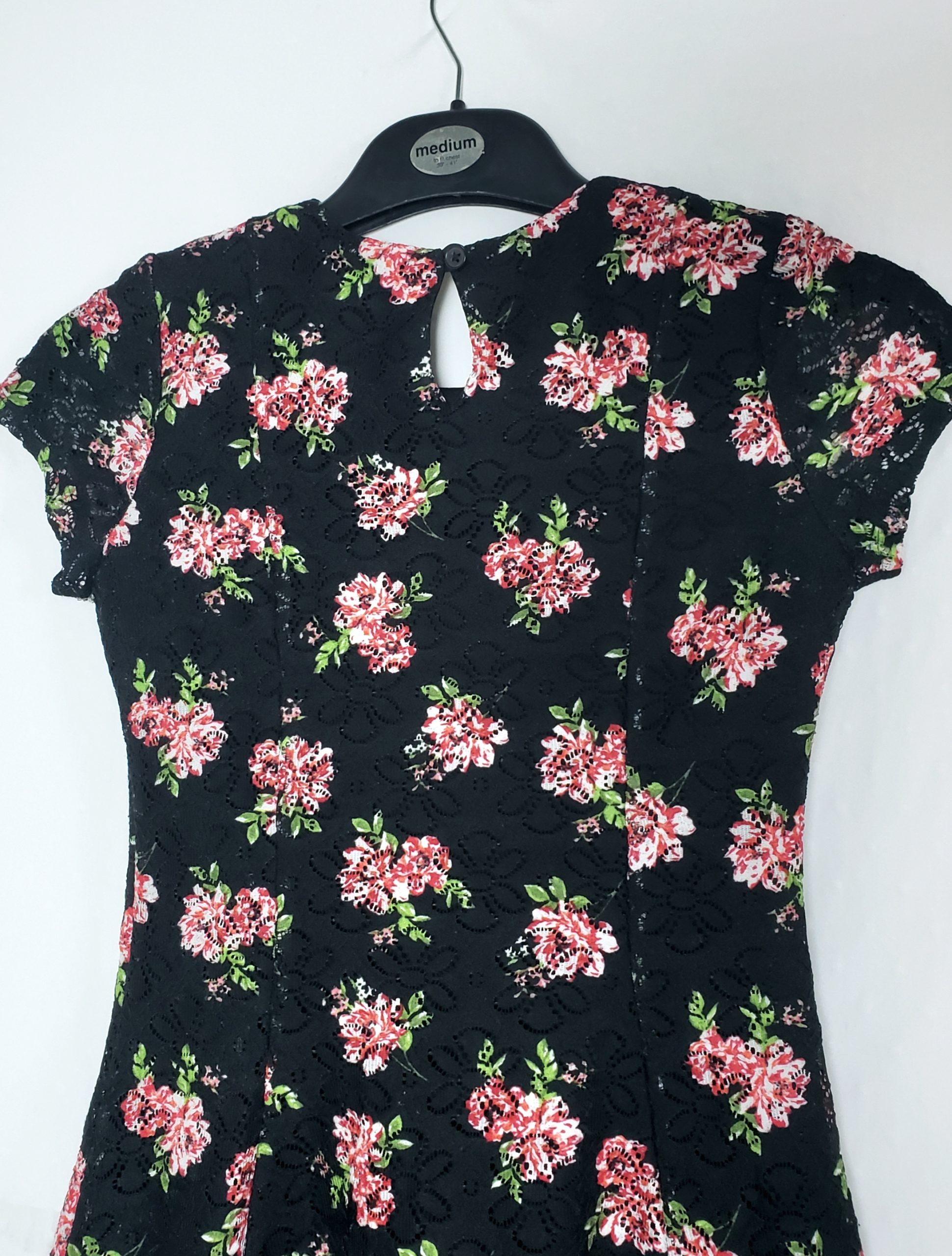 Чорна сукня з квітковим принтом для дівчинки 11-12 років - стильний одяг на кожен день та свята 5 Чорна сукня з квітковим принтом для дівчинки 11-12 років - стильний одяг на кожен день та свята - Зображення 5