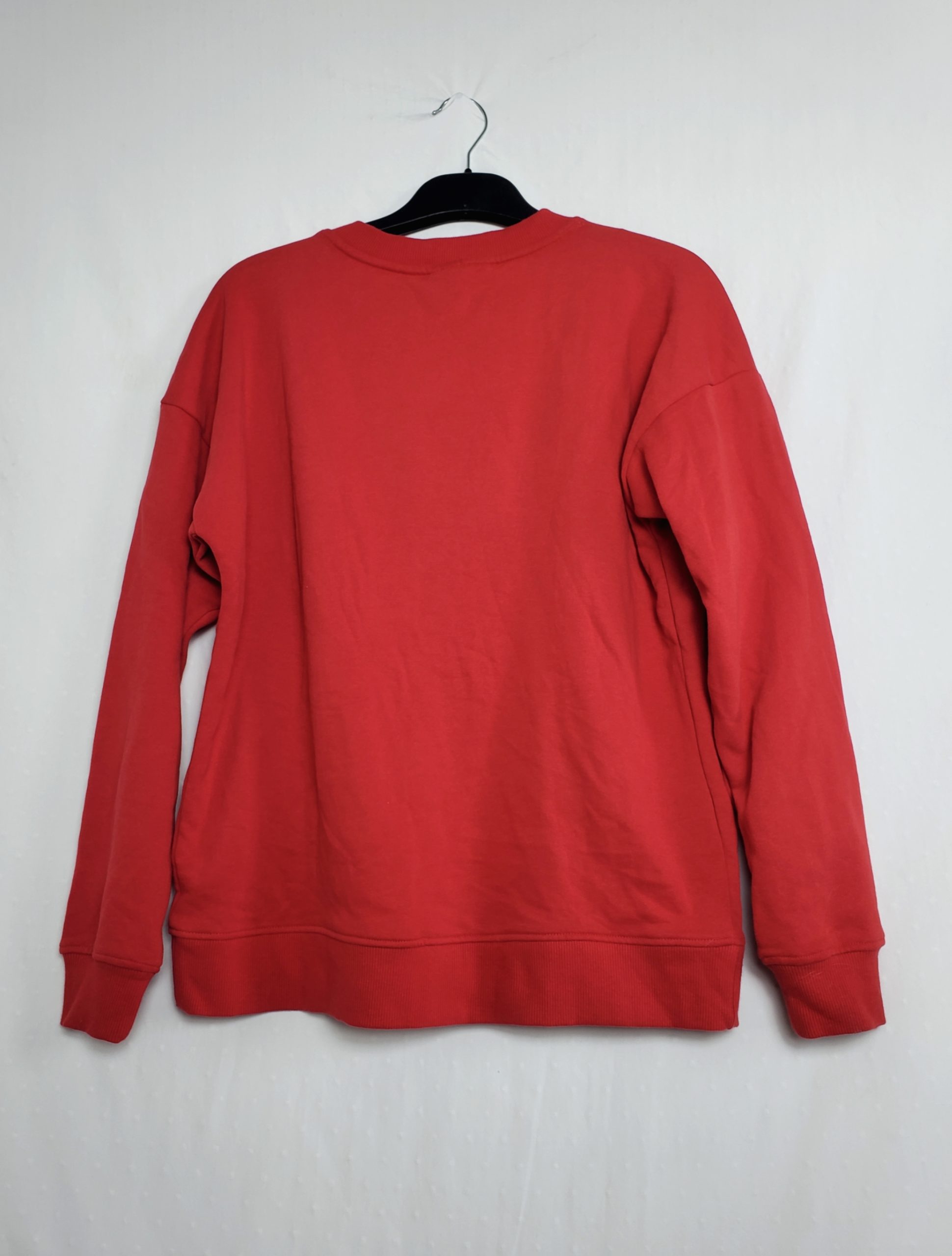 Стильний червоний светшот Disney з вишивкою - модний новорічний одяг для елегантного образу 3 Стильний червоний светшот Disney з вишивкою - модний новорічний одяг для елегантного образу - Зображення 3