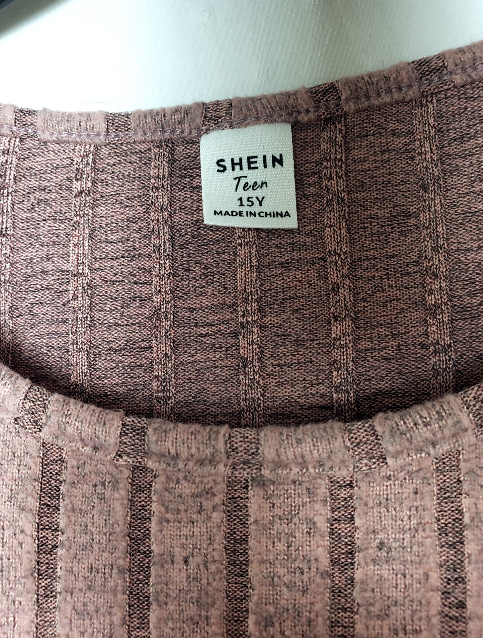 Рожевий топ SHEIN Teen 15Y - стильна майка з поліестеру в ідеальному стані 3 Рожевий топ SHEIN Teen 15Y - стильна майка з поліестеру в ідеальному стані - Зображення 3