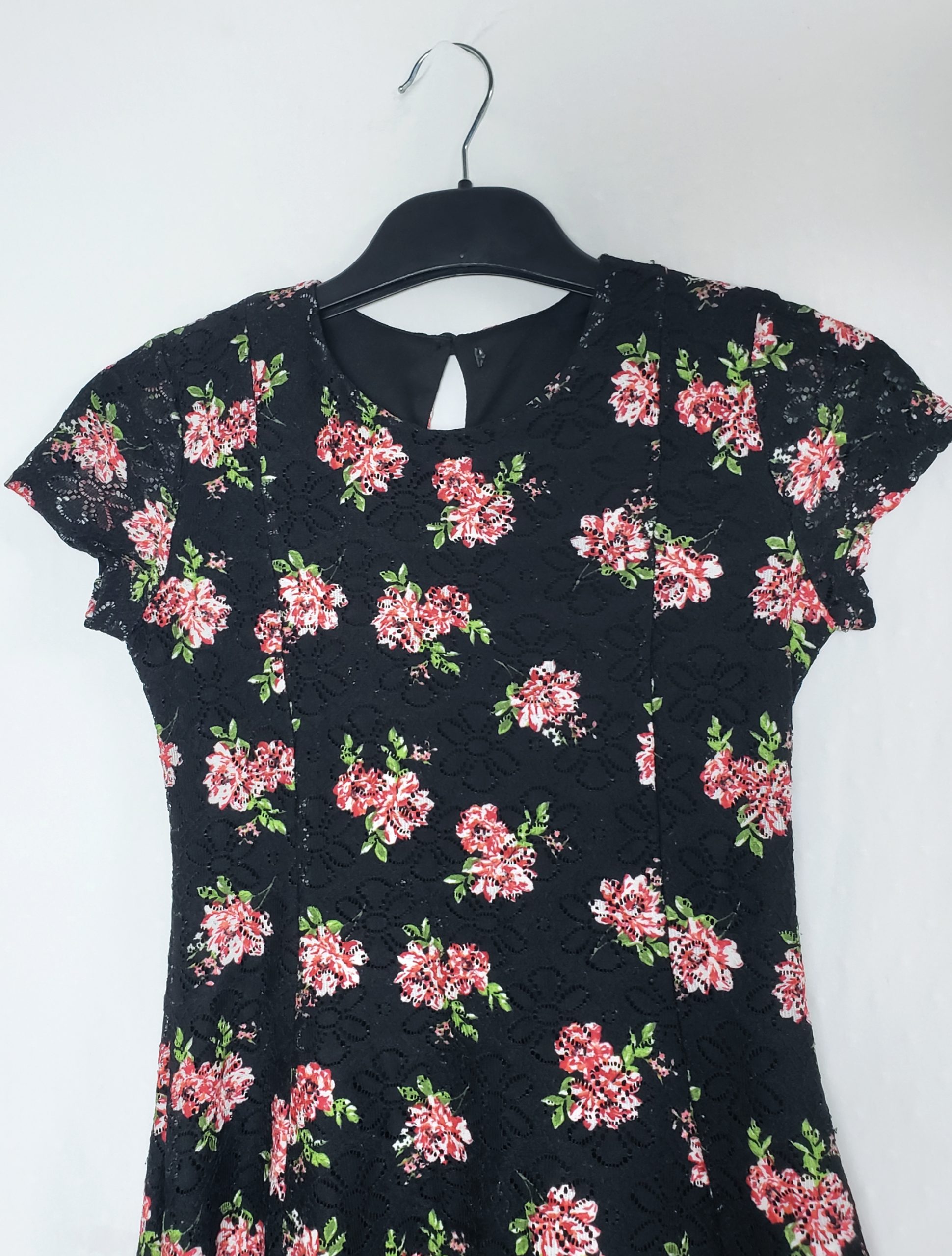 Чорна сукня з квітковим принтом для дівчинки 11-12 років - стильний одяг на кожен день та свята 3 Чорна сукня з квітковим принтом для дівчинки 11-12 років - стильний одяг на кожен день та свята - Зображення 3