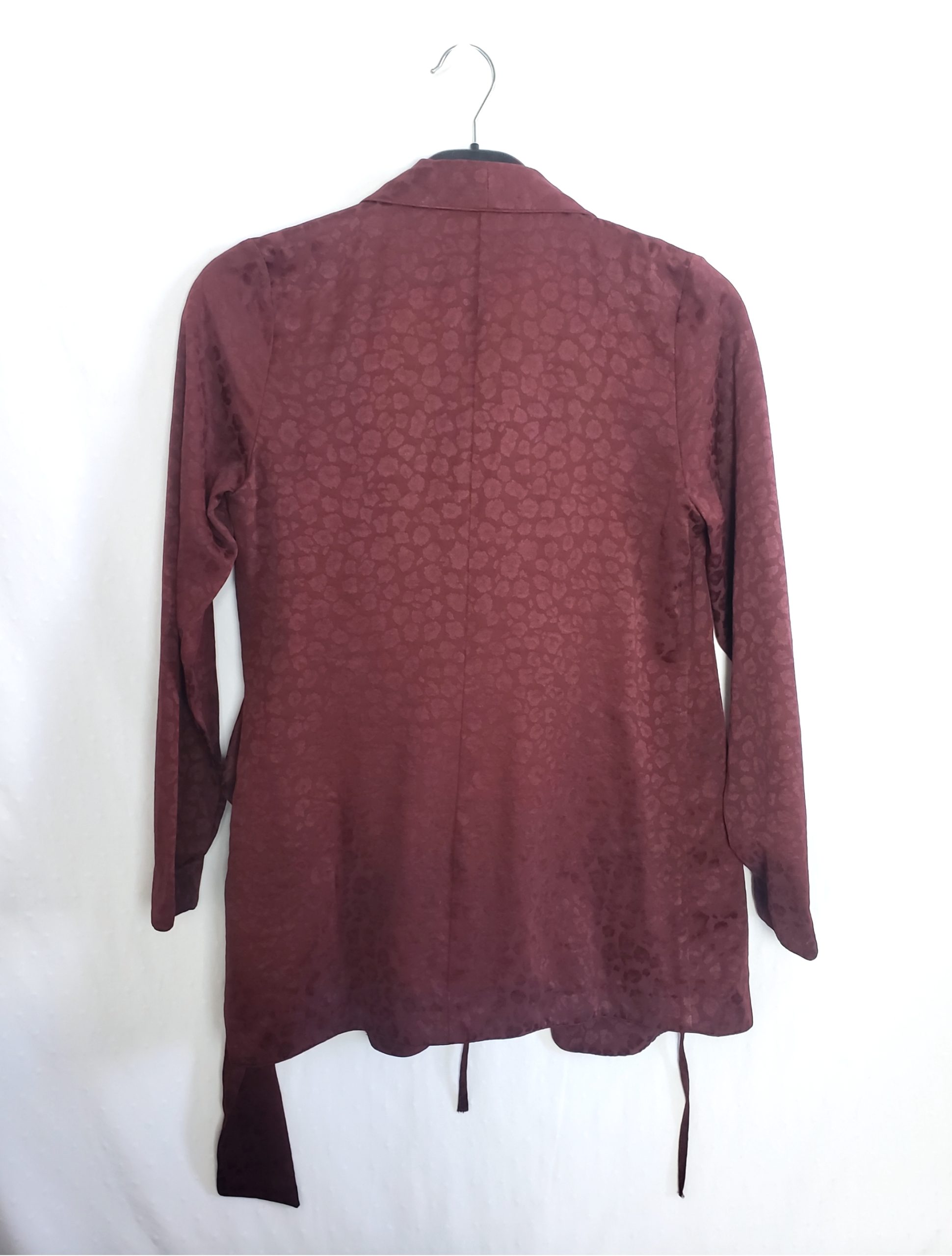 Стильний бордовий кардиган з принтом - елегантна віскозна накидка для модного образу 2 Стильний бордовий кардиган з принтом - елегантна віскозна накидка для модного образу - Зображення 2