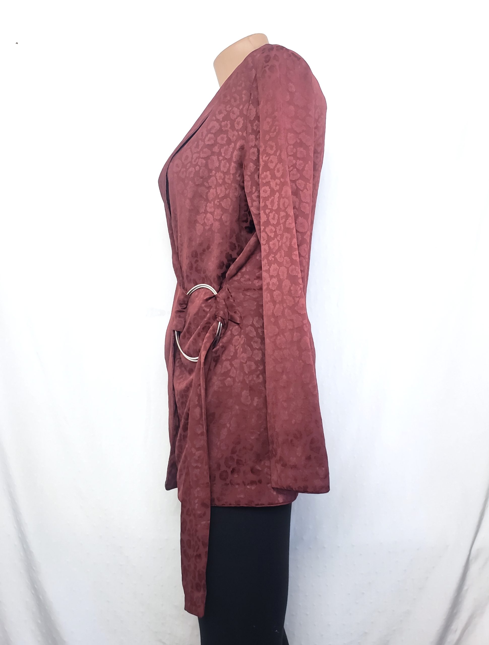 Стильний бордовий кардиган з принтом - елегантна віскозна накидка для модного образу 6 Стильний бордовий кардиган з принтом - елегантна віскозна накидка для модного образу - Зображення 6