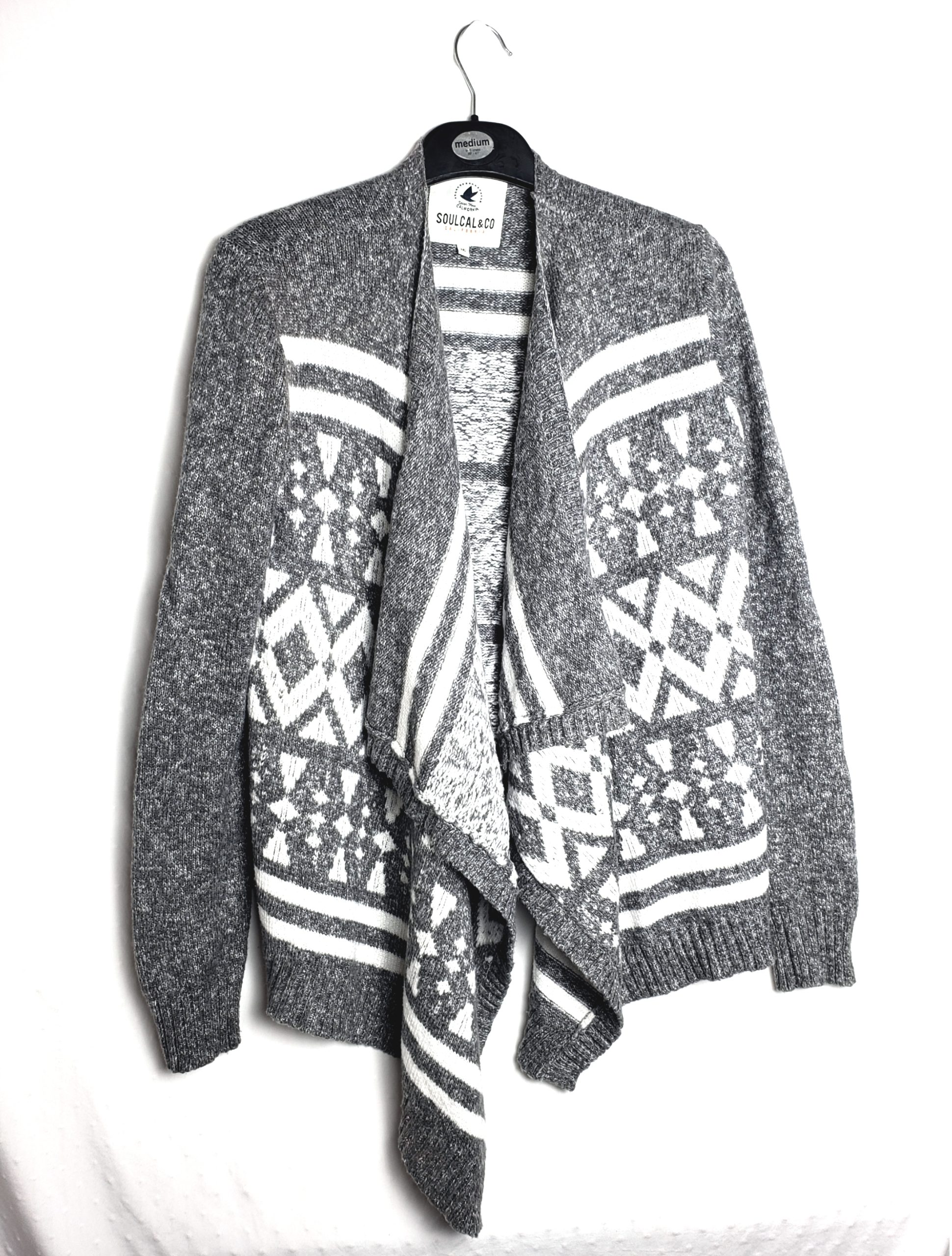 Стильний сірий кардиган з етнічним принтом - ідеальний для осінньо-зимового сезону та повсякденного носіння 1 Стильний сірий кардиган з етнічним принтом - ідеальний для осінньо-зимового сезону та повсякденного носіння