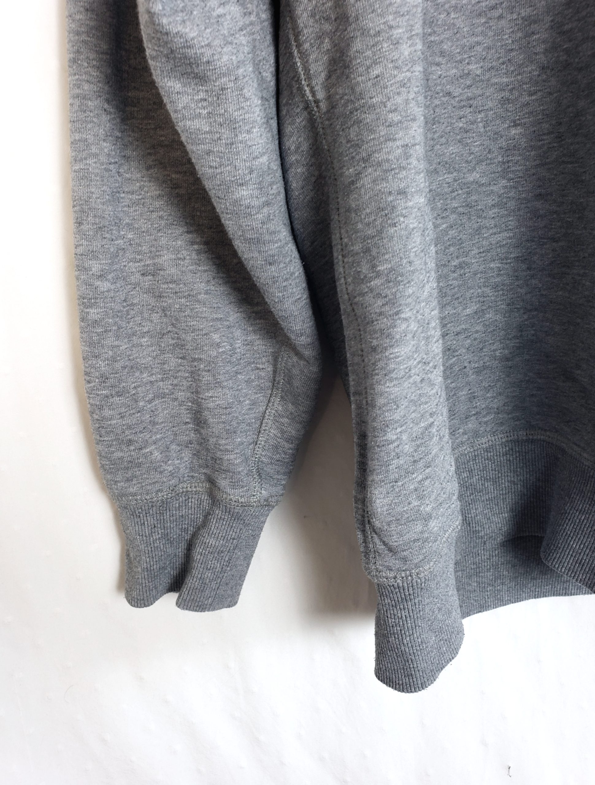 Сірий бавовняний світшот Gymshark з вишивкою - ідеальний для щоденного носіння та спорту 2 Сірий бавовняний світшот Gymshark з вишивкою - ідеальний для щоденного носіння та спорту - Зображення 2