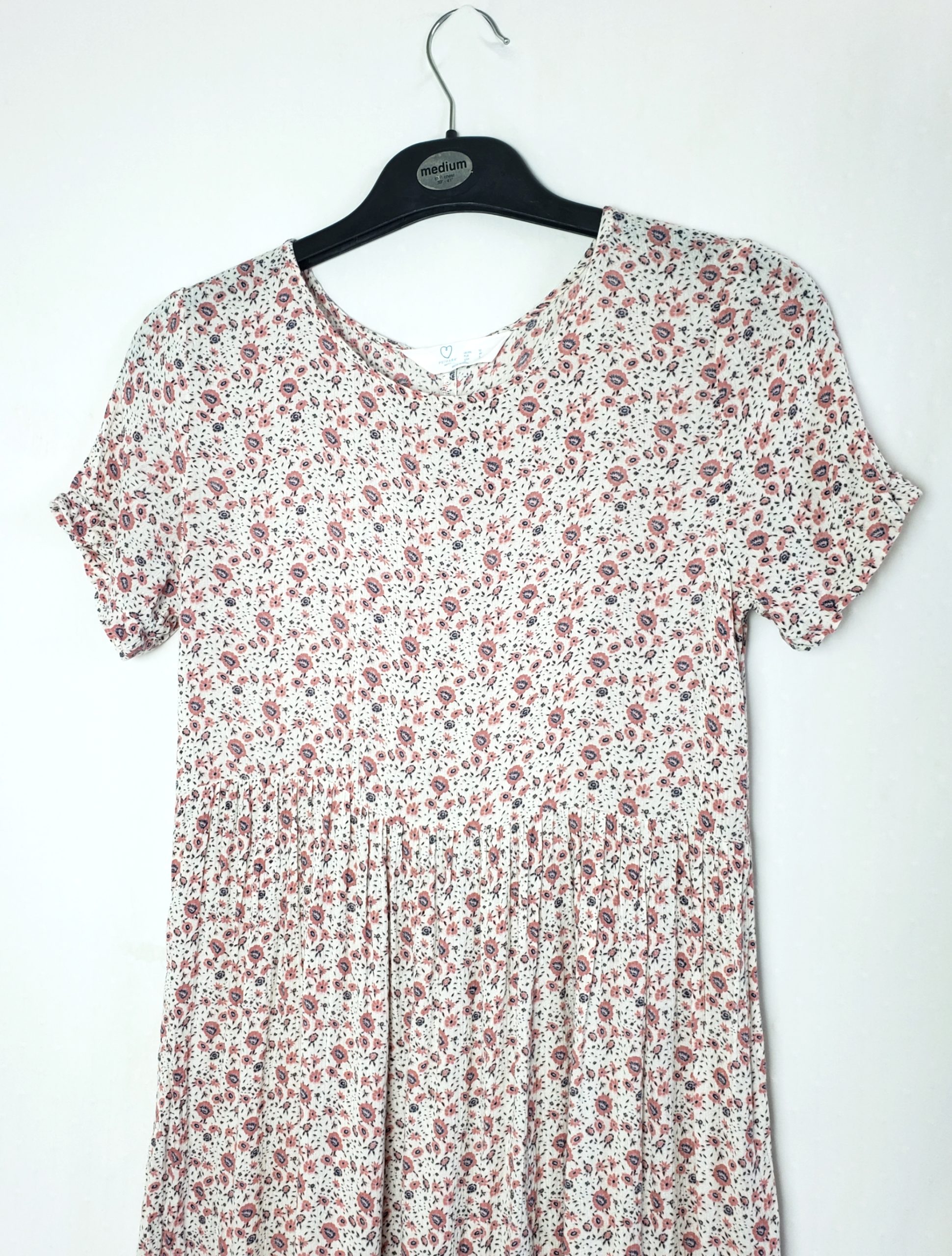 Стильна Віскозна Сукня з Квітковим Принтом - Елегантний Модний Образ 2 Стильна Віскозна Сукня з Квітковим Принтом - Елегантний Модний Образ - Зображення 2