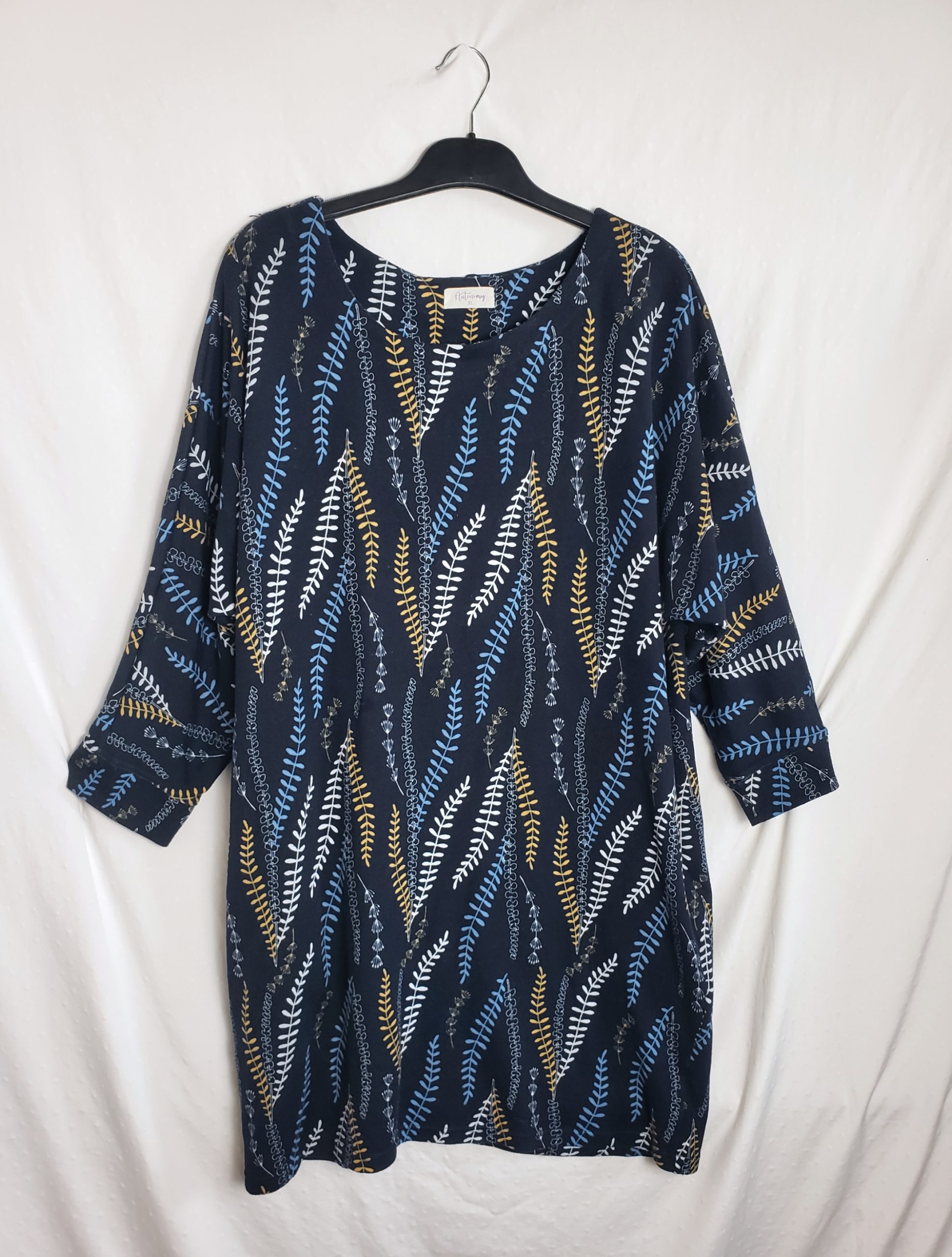 Синя сукня XL з рослинним принтом - вживаний одяг з поліестеру в ідеальному стані 1 Синя сукня XL з рослинним принтом - вживаний одяг з поліестеру в ідеальному стані