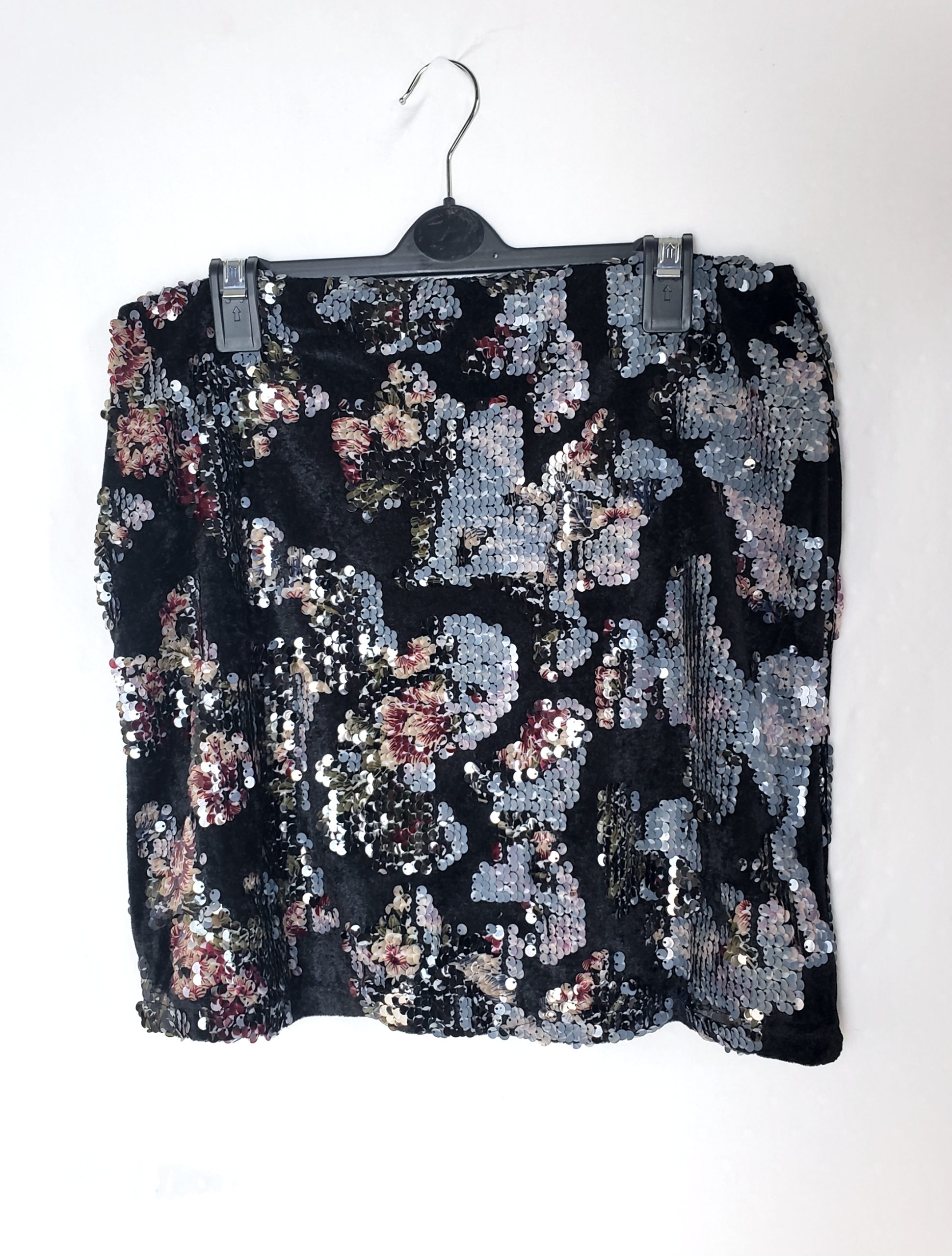 Чорна спідниця з паєтками та квітковою вишивкою Bebe Plus - святкова спідниця для особливих випадків розмір L 2 Чорна спідниця з паєтками та квітковою вишивкою Bebe Plus - святкова спідниця для особливих випадків розмір L - Зображення 2