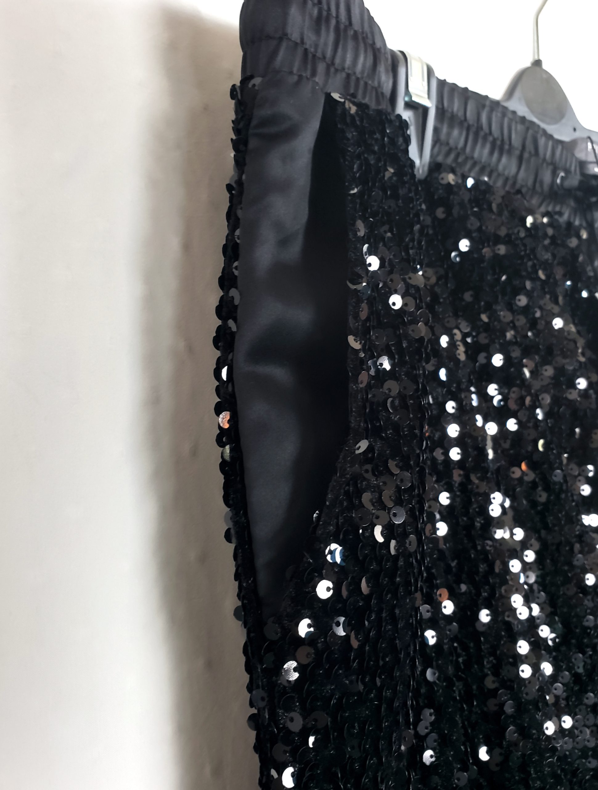 Стильні чорні штани з пайєтками - елегантний блискучий одяг для модних жінок 4 Стильні чорні штани з пайєтками - елегантний блискучий одяг для модних жінок - Зображення 4