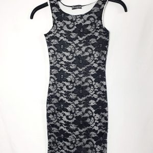 Стильна чорна сукня з мереживним принтом - елегантний міді образ розмір S