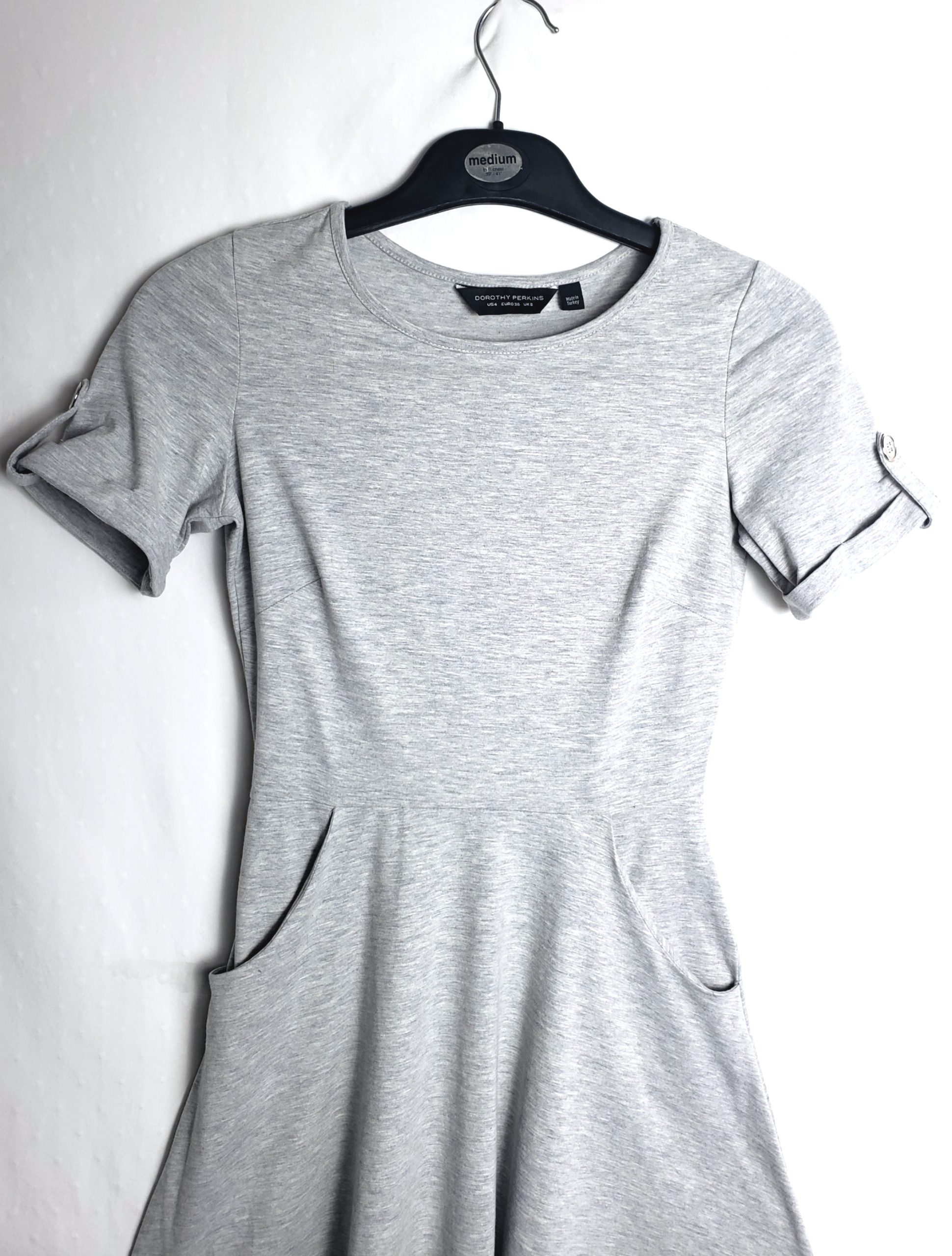Стильна сіра сукня Dorothy Perkins - елегантний повсякденний образ з ідеальною посадкою 2 Стильна сіра сукня Dorothy Perkins - елегантний повсякденний образ з ідеальною посадкою - Зображення 2