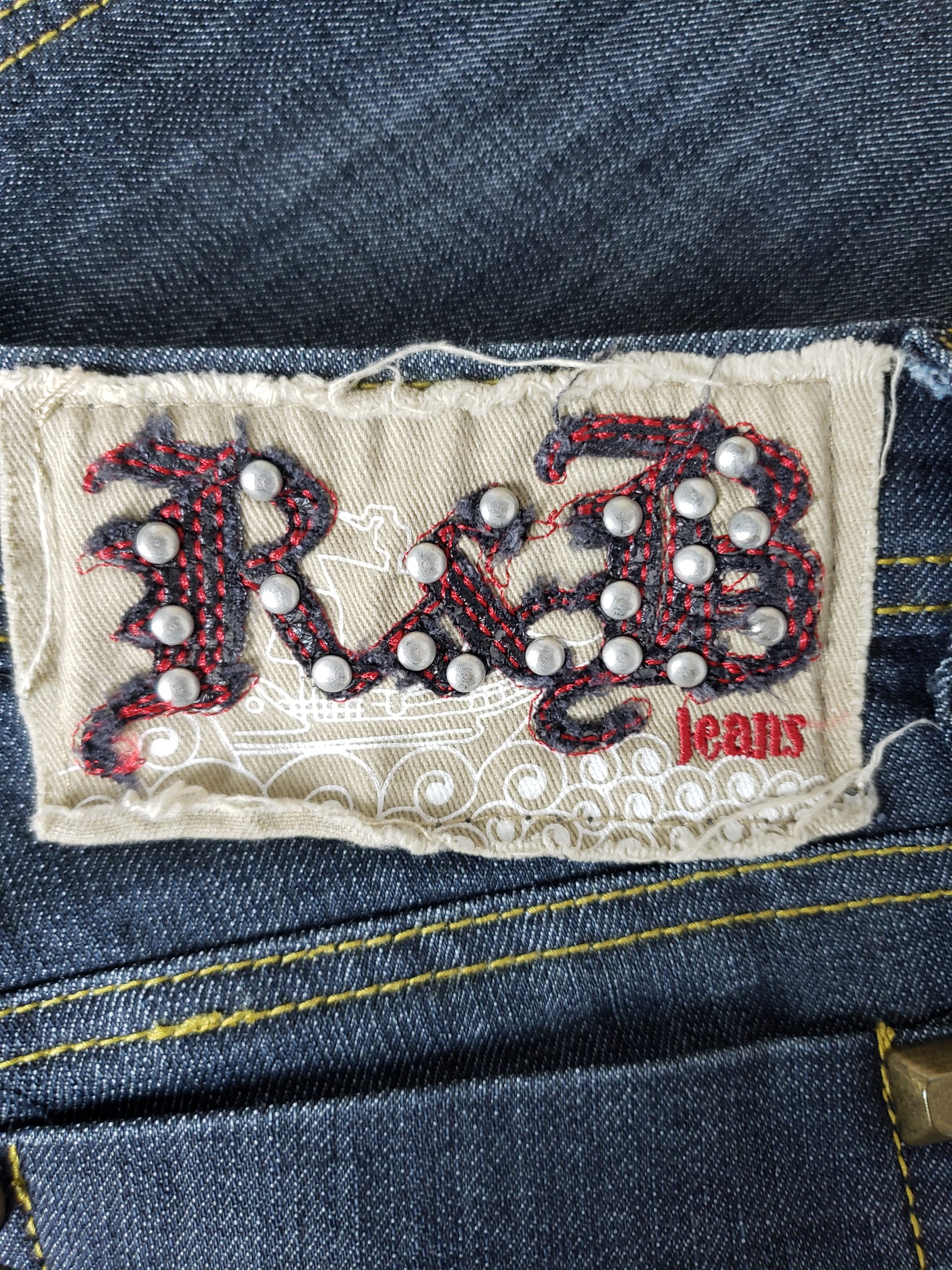 Стильні сині джинси з металевими заклепками - елегантний vintage look для модних жінок 5 Стильні сині джинси з металевими заклепками - елегантний vintage look для модних жінок - Зображення 5