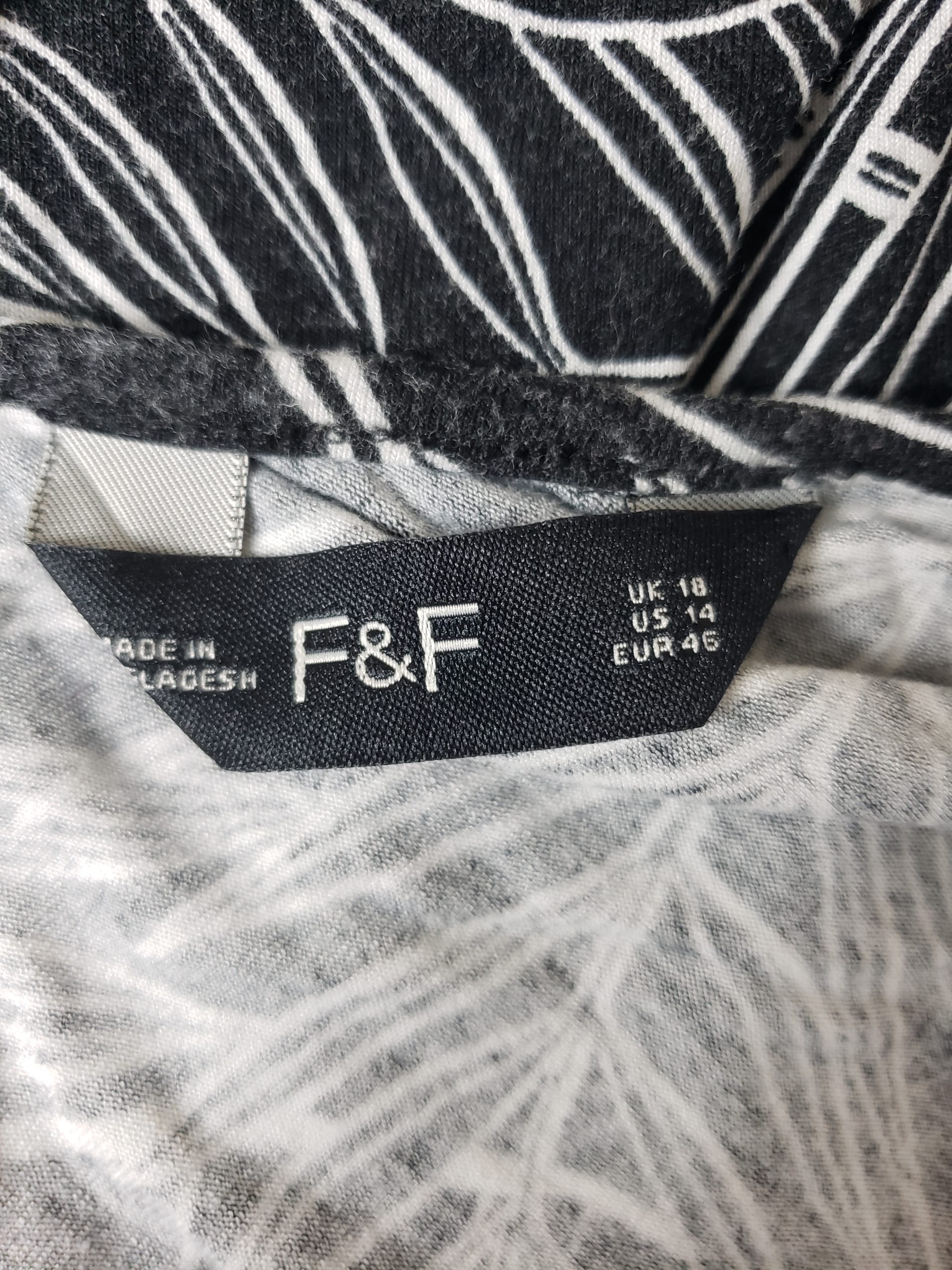 Стильний чорний топ з тропічним принтом - елегантна віскозна блуза F&F у ідеальному стані 6 Стильний чорний топ з тропічним принтом - елегантна віскозна блуза F&F у ідеальному стані - Зображення 6