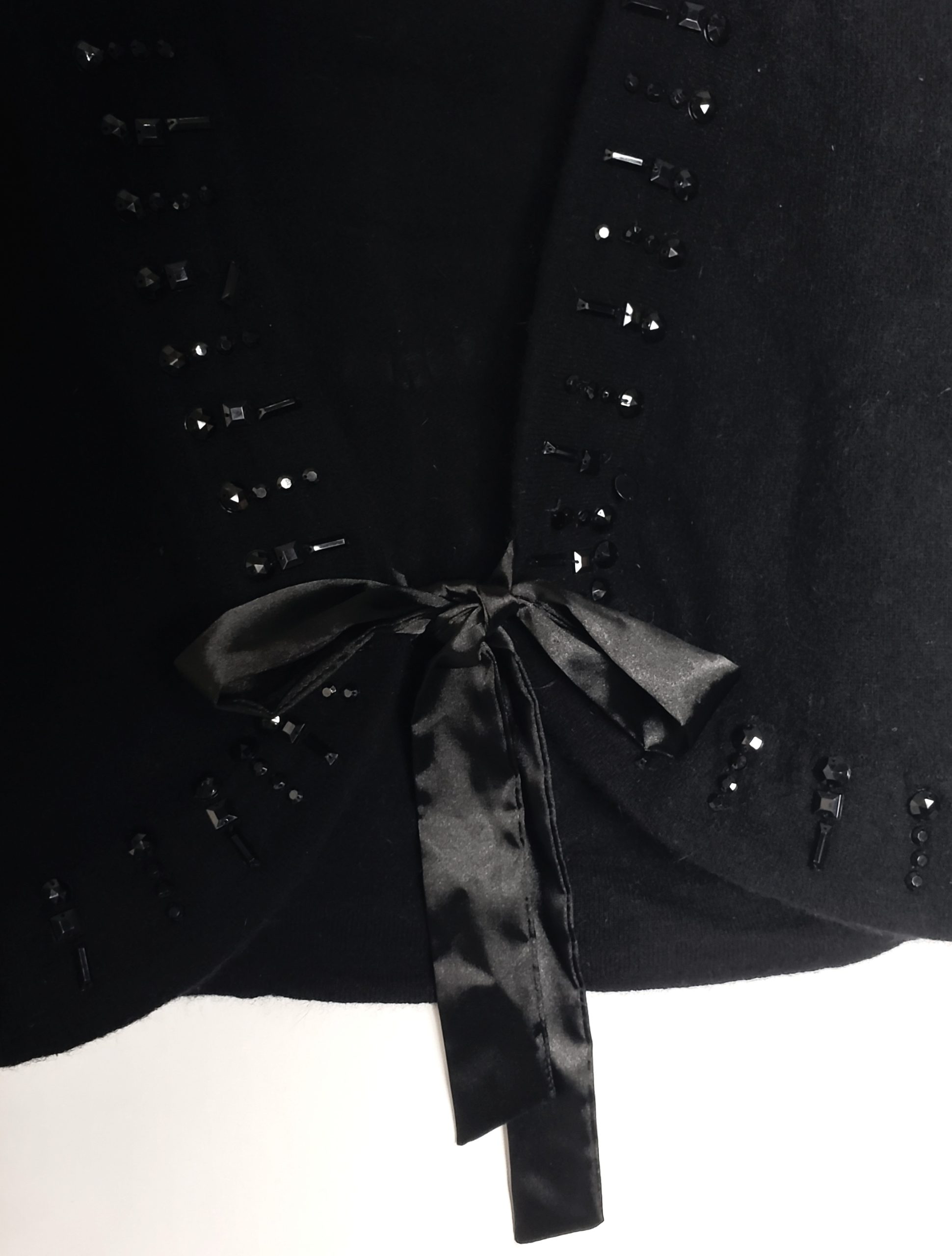 Чорне болеро з ангори та вовни з декором - елегантний кардиган для особливих випадків 4 Чорне болеро з ангори та вовни з декором - елегантний кардиган для особливих випадків - Зображення 4