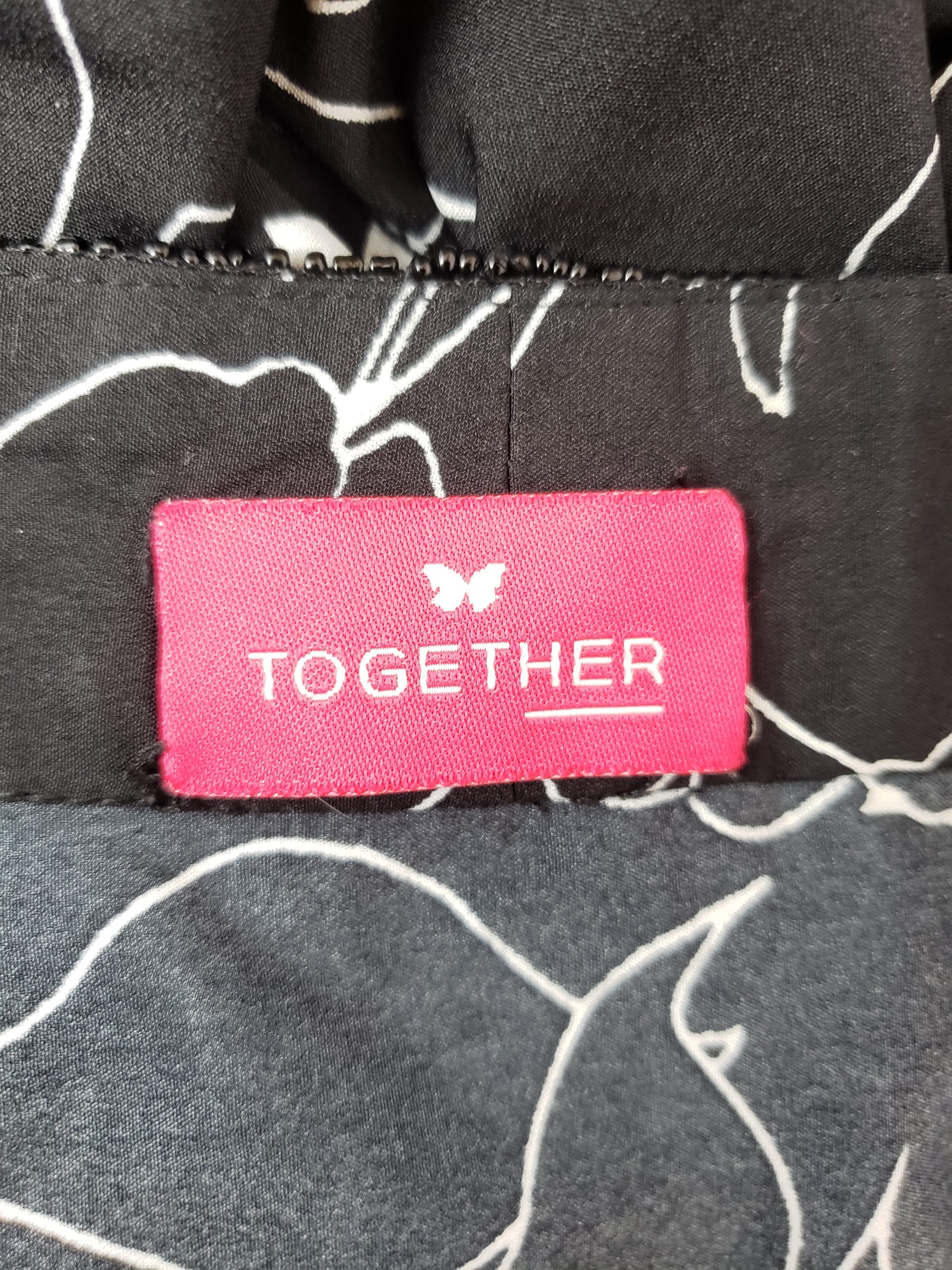 Стильна чорна блуза Together з квітковим принтом - елегантний модний тренд 7 Стильна чорна блуза Together з квітковим принтом - елегантний модний тренд - Зображення 7