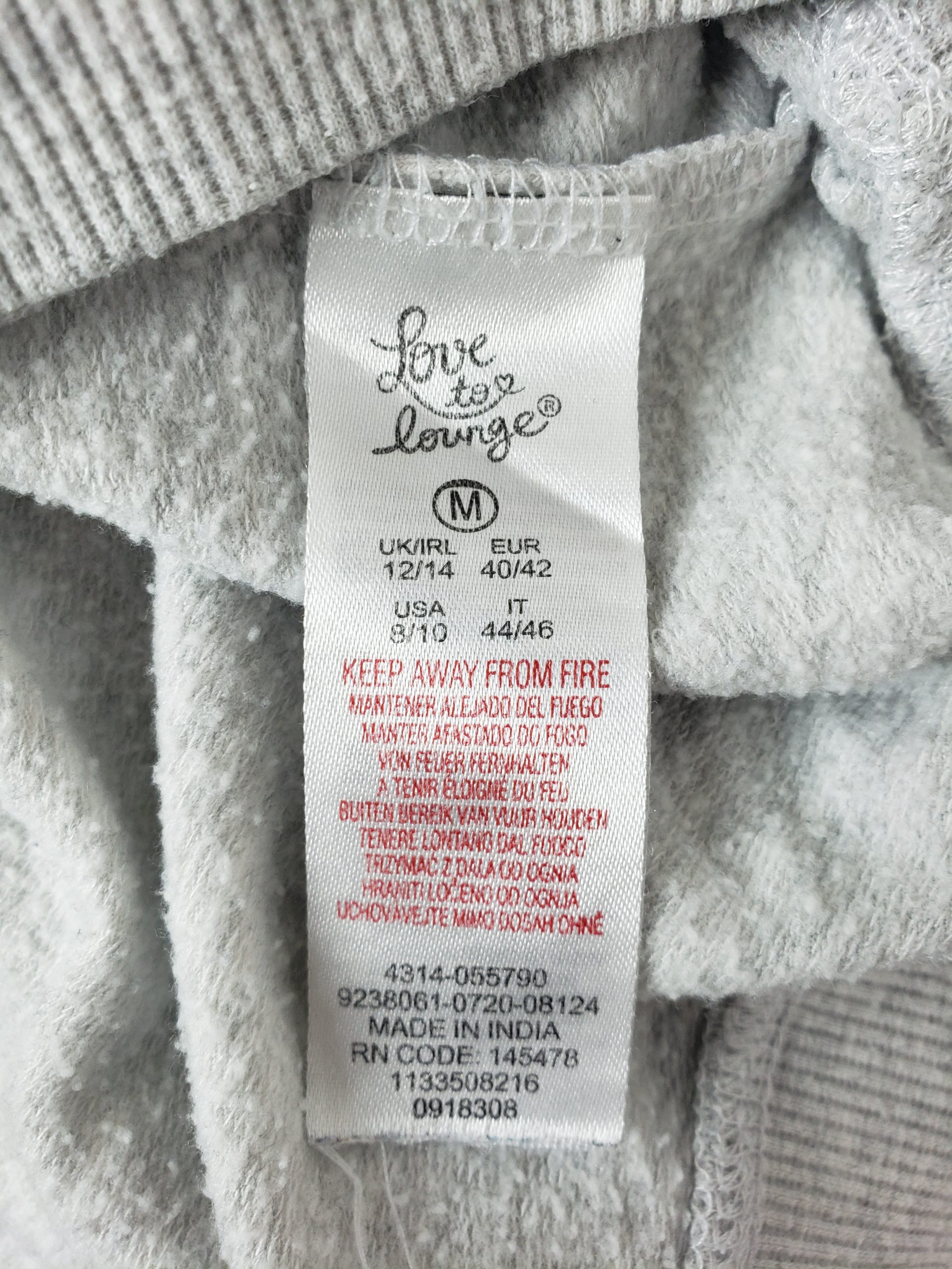 Сірий світшот Disney Star Wars Mandalorian The Child - жіночий одяг з принтом вживаний 8 Сірий світшот Disney Star Wars Mandalorian The Child - жіночий одяг з принтом вживаний - Зображення 8