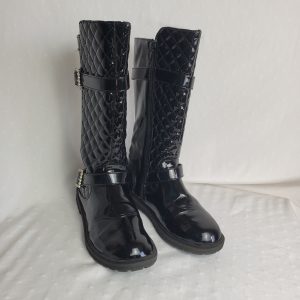 Дитячі чорні чоботи 33 розмір для дівчинки 8-9 років - стильне взуття з лакованою поверхнею