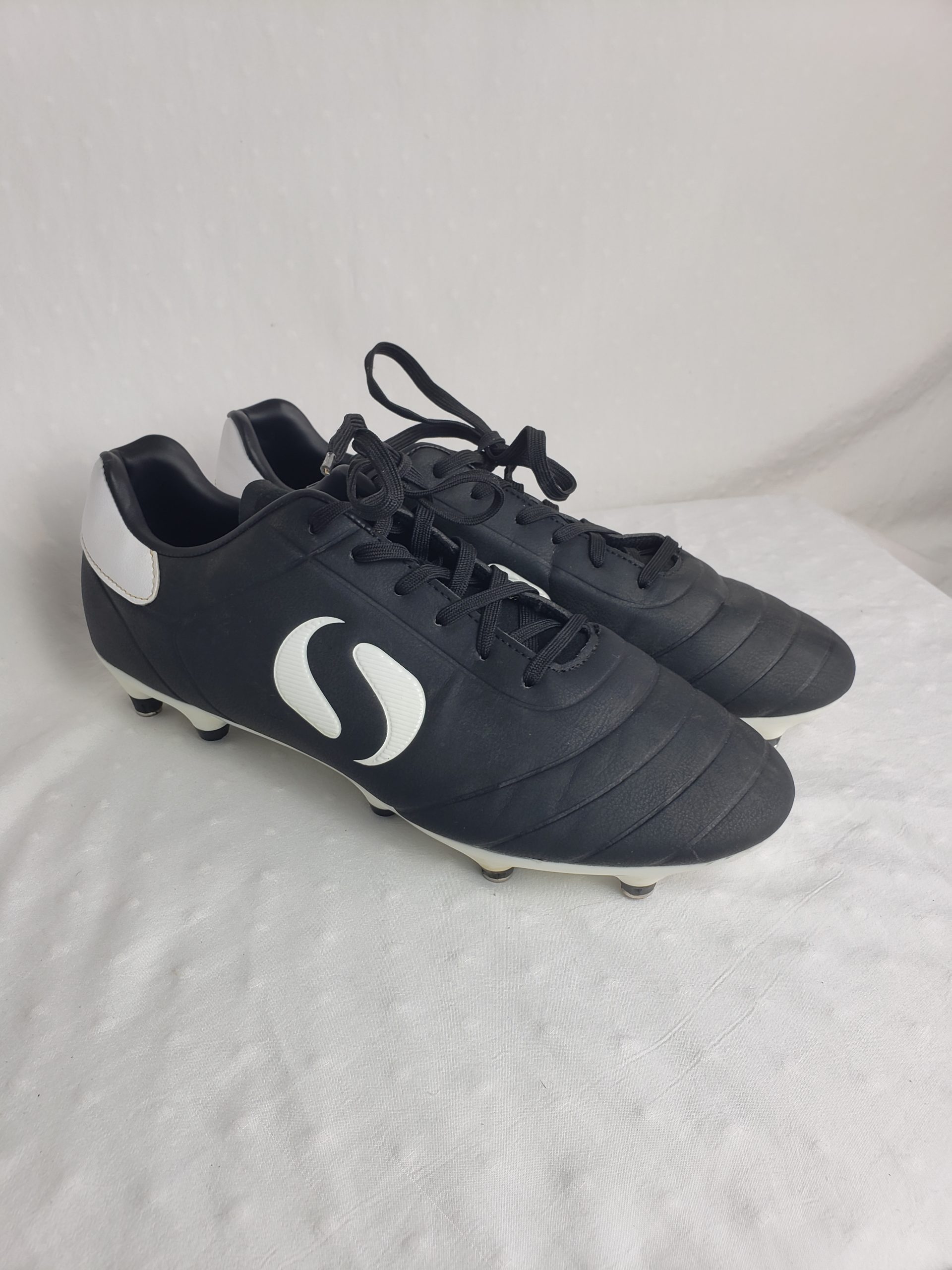 Футбольні бутси Sondico Strike чорні вживані - універсальне взуття для активного життя весна-літо-осінь 1 Футбольні бутси Sondico Strike чорні вживані - універсальне взуття для активного життя весна-літо-осінь