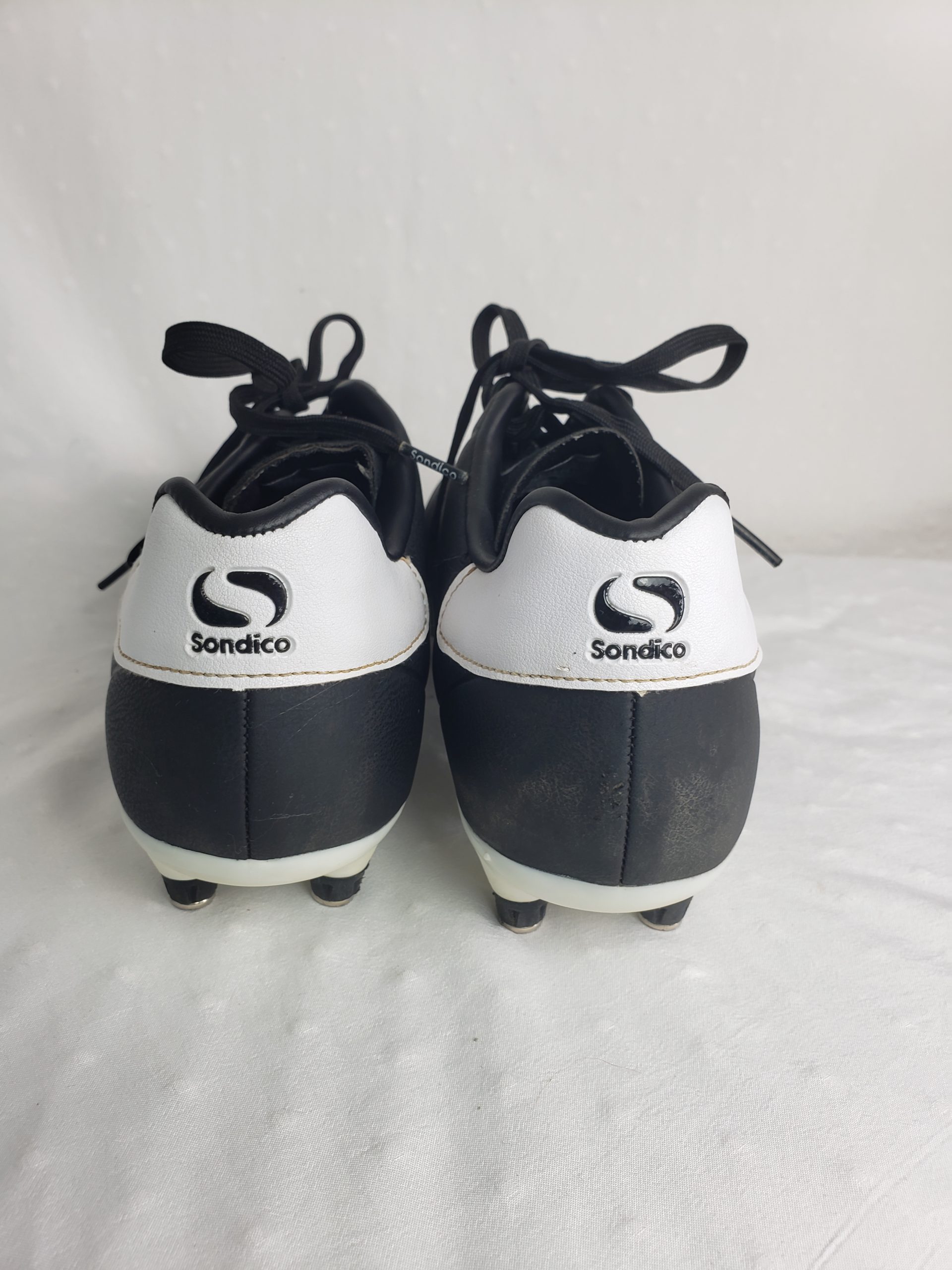 Футбольні бутси Sondico Strike чорні вживані - універсальне взуття для активного життя весна-літо-осінь 3 Футбольні бутси Sondico Strike чорні вживані - універсальне взуття для активного життя весна-літо-осінь - Зображення 3
