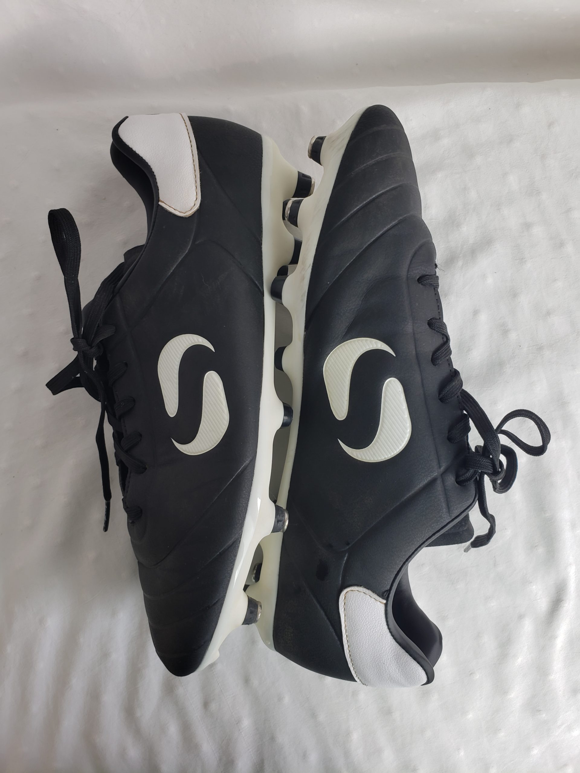 Футбольні бутси Sondico Strike чорні вживані - універсальне взуття для активного життя весна-літо-осінь 4 Футбольні бутси Sondico Strike чорні вживані - універсальне взуття для активного життя весна-літо-осінь - Зображення 4