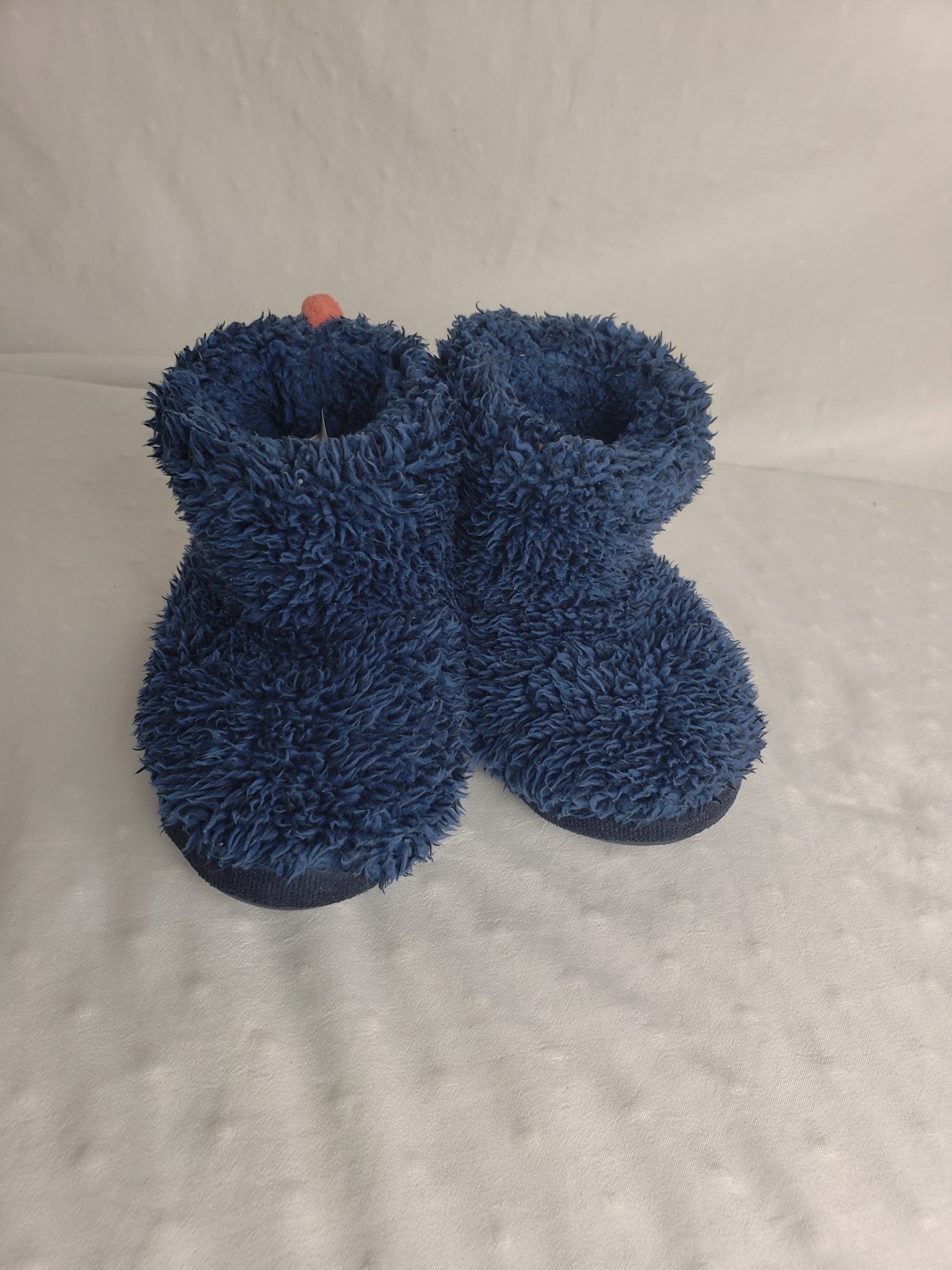 Стильні дитячі тапочки синього кольору - модний домашній комфорт для малюків 1 Стильні дитячі тапочки синього кольору - модний домашній комфорт для малюків