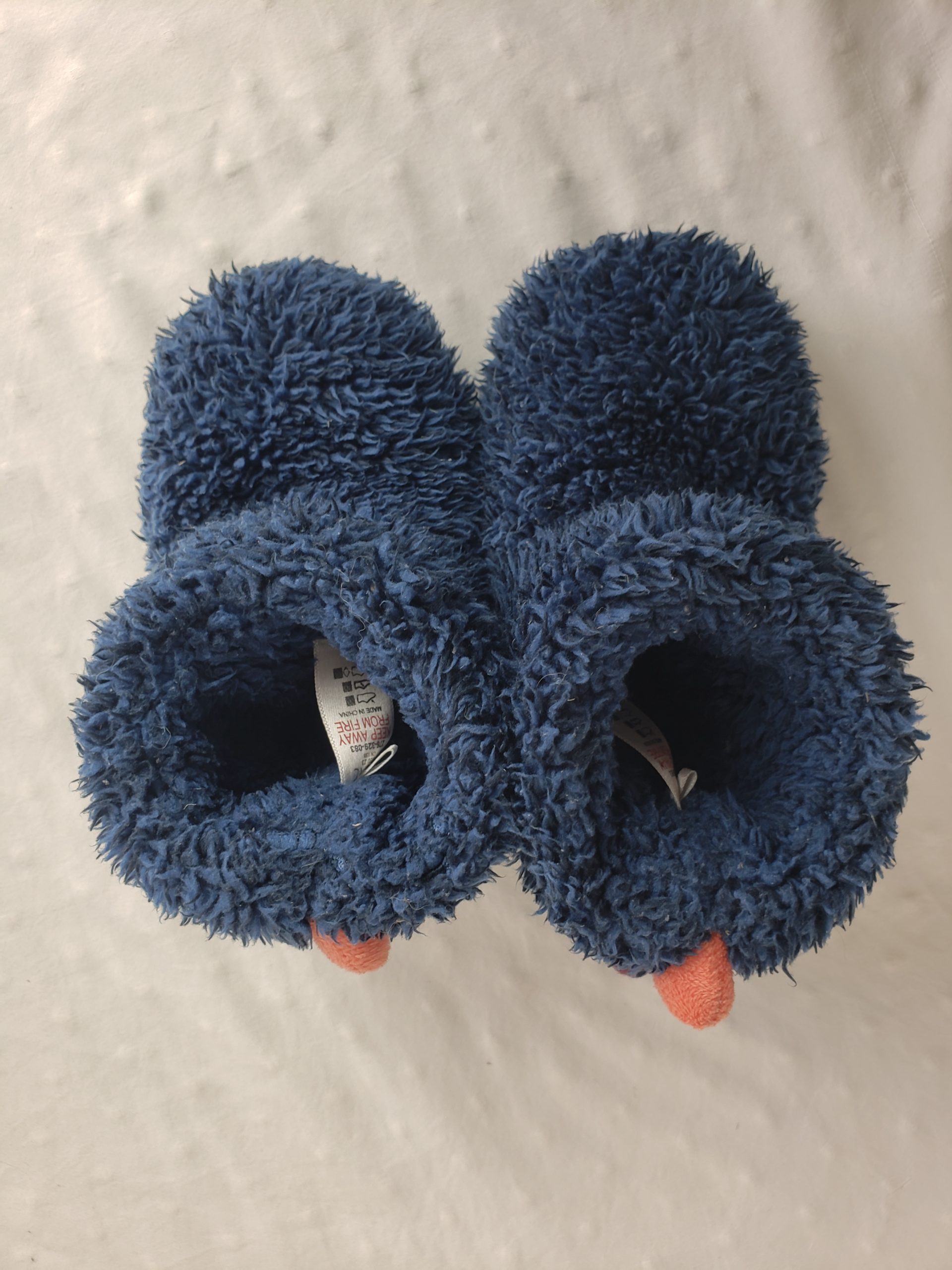 Стильні дитячі тапочки синього кольору - модний домашній комфорт для малюків 5 Стильні дитячі тапочки синього кольору - модний домашній комфорт для малюків - Зображення 5