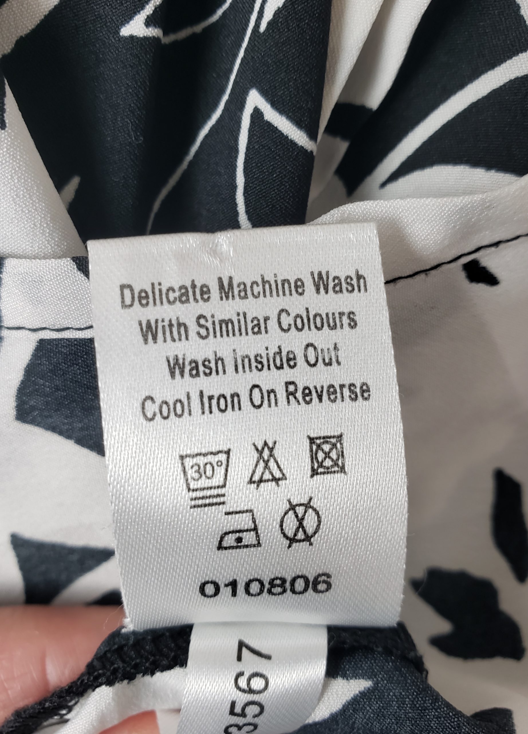 Стильна чорна блуза Together з квітковим принтом - елегантний модний тренд 9 Стильна чорна блуза Together з квітковим принтом - елегантний модний тренд - Зображення 9