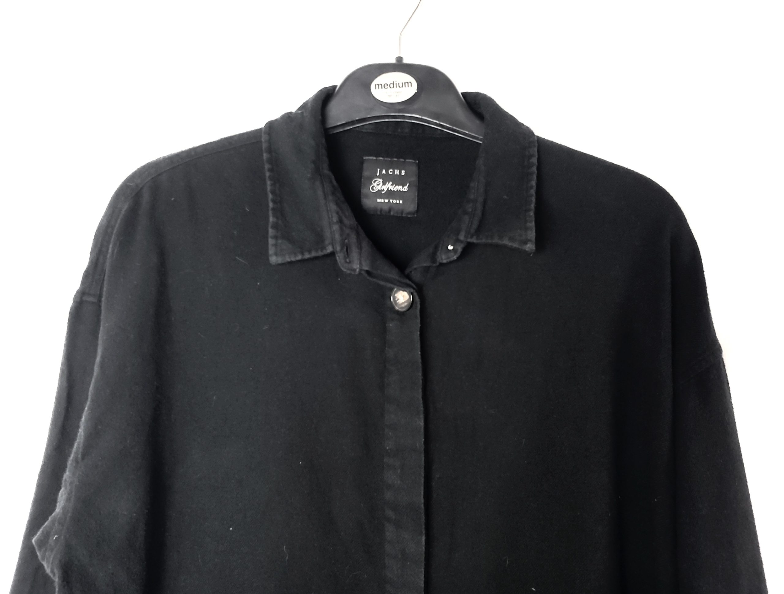 Чорна сорочка жіноча секонд хенд ідеальний стан - універсальна блузка для офісу та повсякдення 4 Чорна сорочка жіноча секонд хенд ідеальний стан - універсальна блузка для офісу та повсякдення - Зображення 4