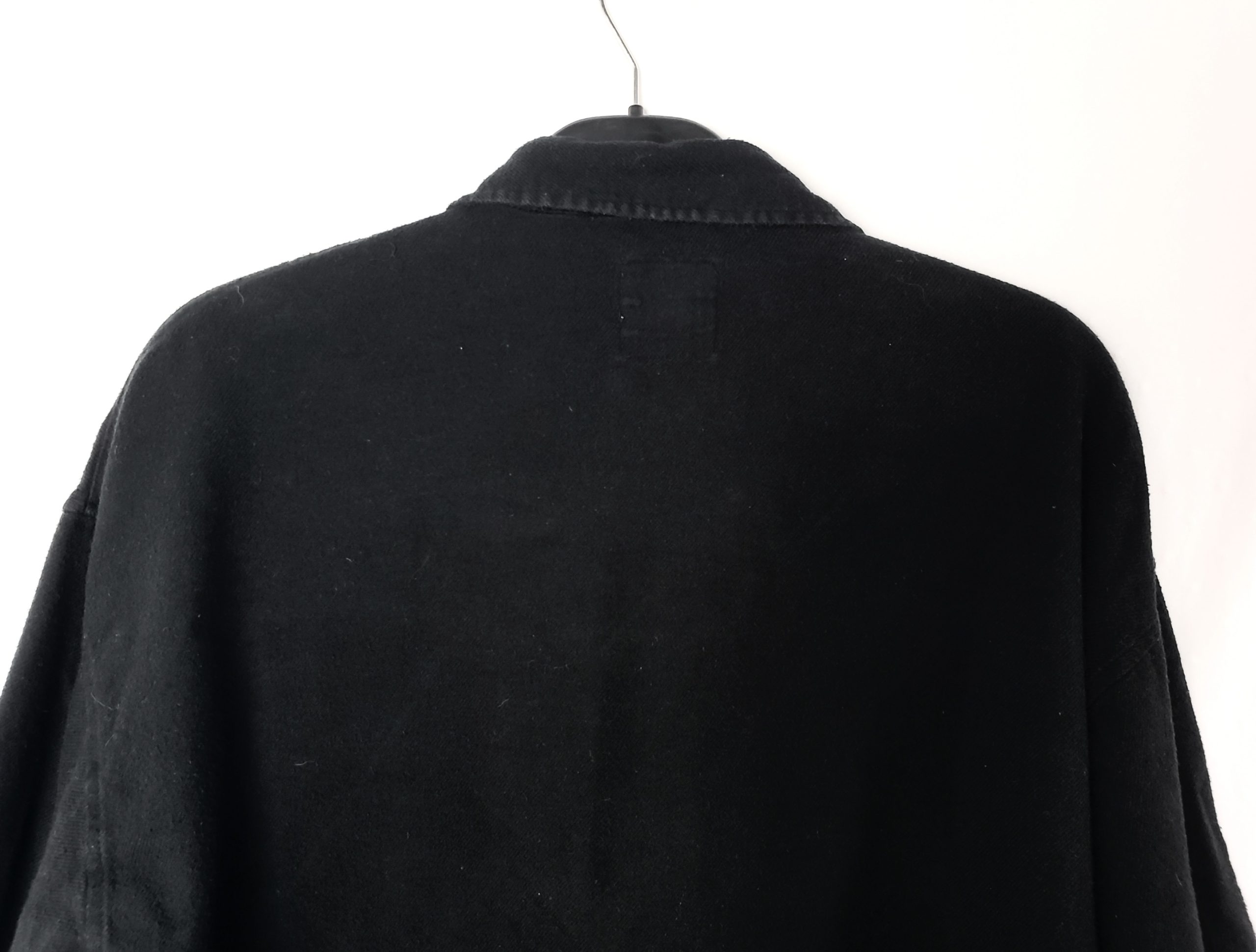 Чорна сорочка жіноча секонд хенд ідеальний стан - універсальна блузка для офісу та повсякдення 5 Чорна сорочка жіноча секонд хенд ідеальний стан - універсальна блузка для офісу та повсякдення - Зображення 5