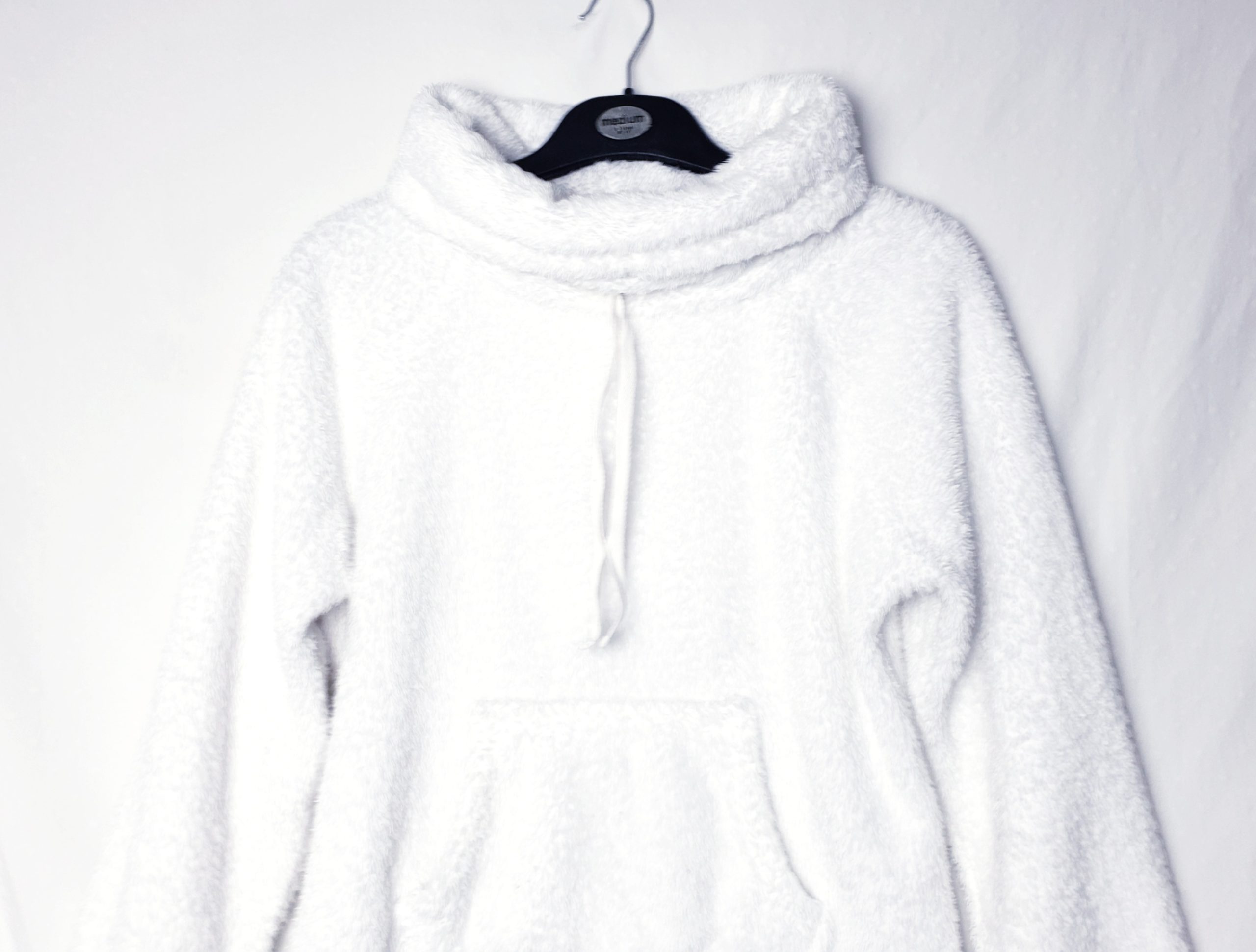 Білий плюшевий худі з капюшоном - м'який поліестер, розмір M, вживаний одяг у гарному стані 2 Білий плюшевий худі з капюшоном - м'який поліестер, розмір M, вживаний одяг у гарному стані - Зображення 2