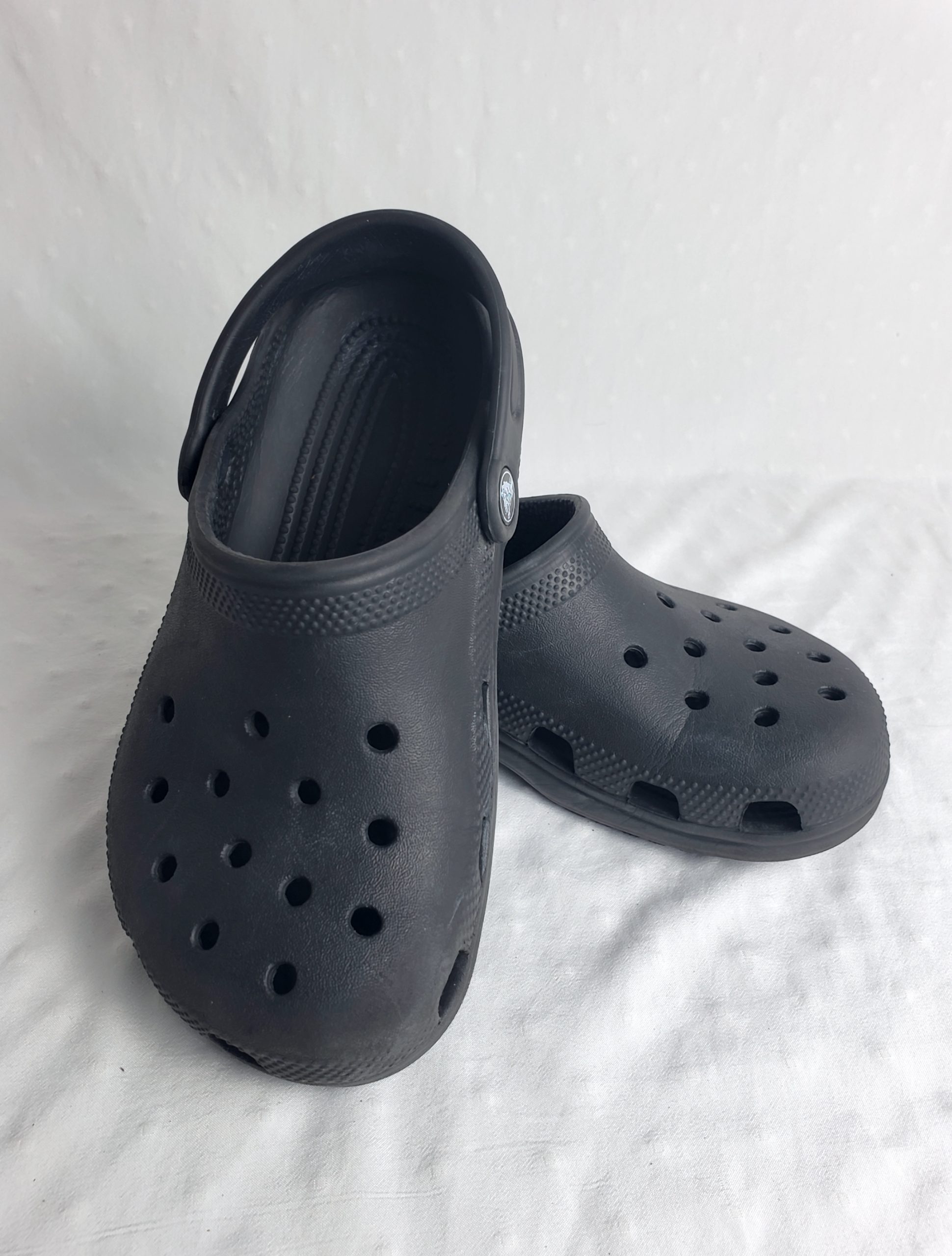 Стильні чорні Crocs - модне взуття для комфорту та елегантності розмір 34-35 1 Стильні чорні Crocs - модне взуття для комфорту та елегантності розмір 34-35